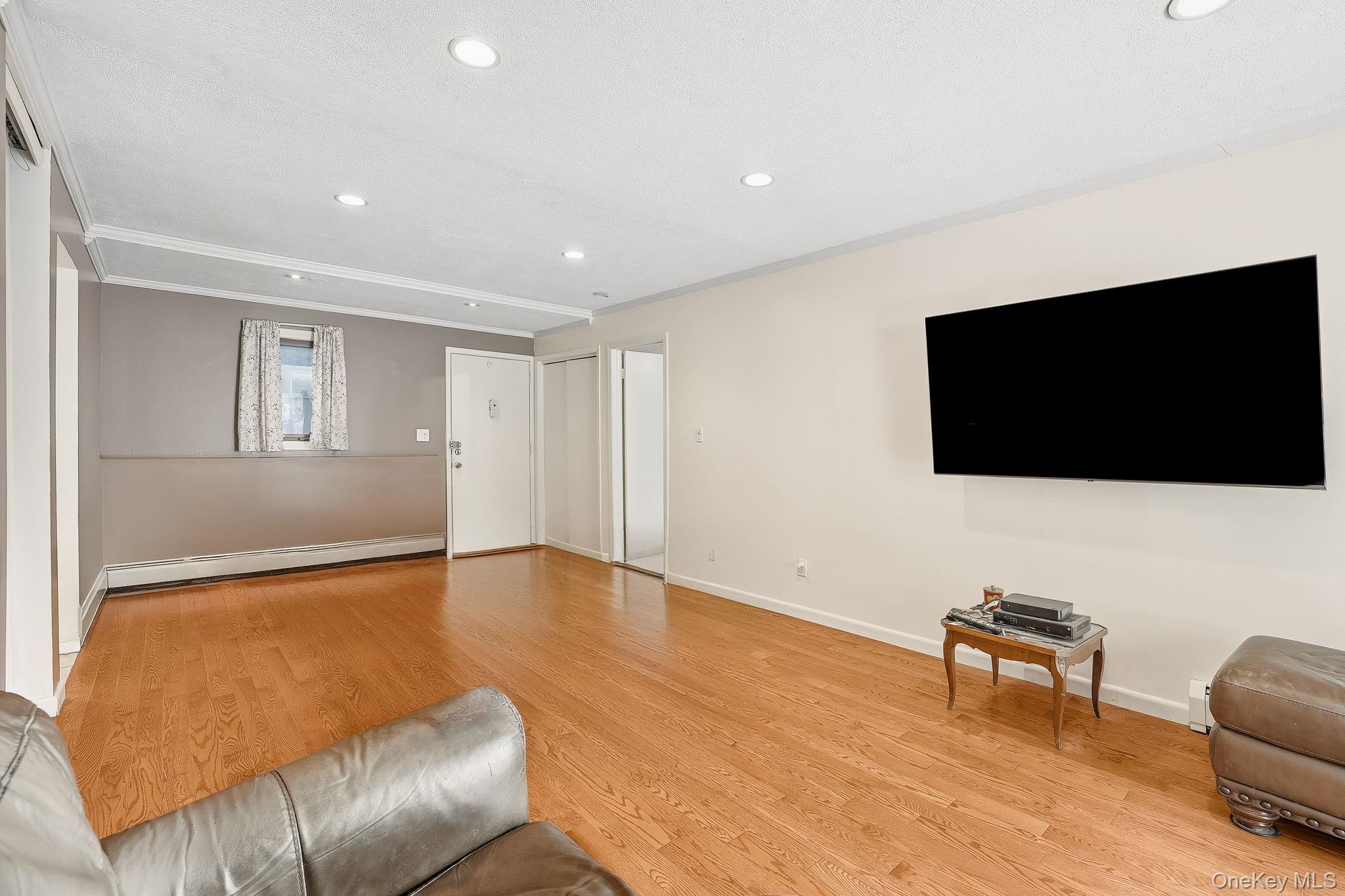 #20 photo, 18 Granada Crescent, White Plains , NY 10603