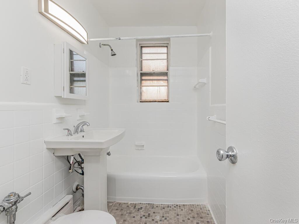 #11 photo, 6535 Broadway, Bronx , NY 10471