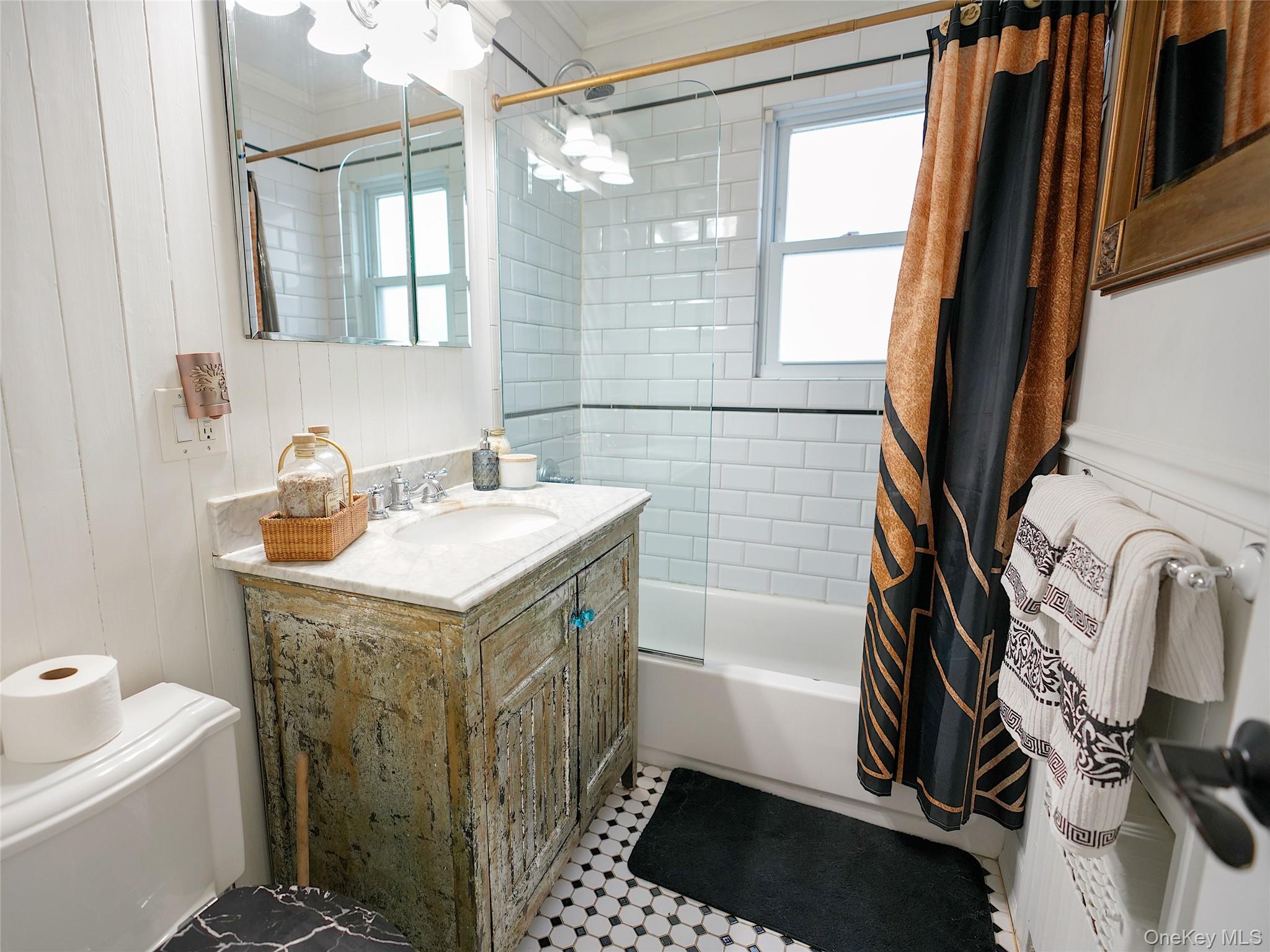 #11 photo, 37 Centre Street, 브롱크스 Bronx , NY 10464