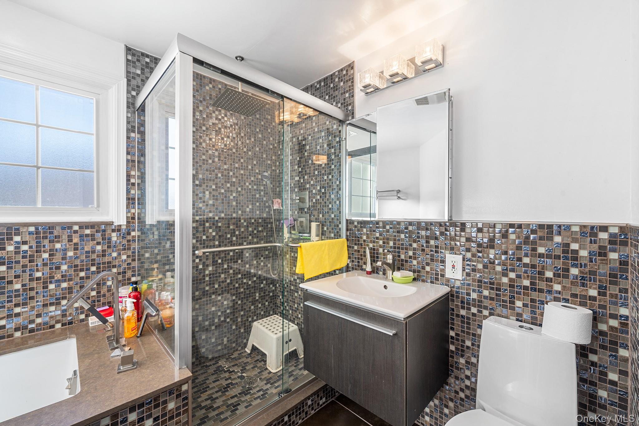 #20 photo, 36 Brian Street, New Hyde Park , NY 11040