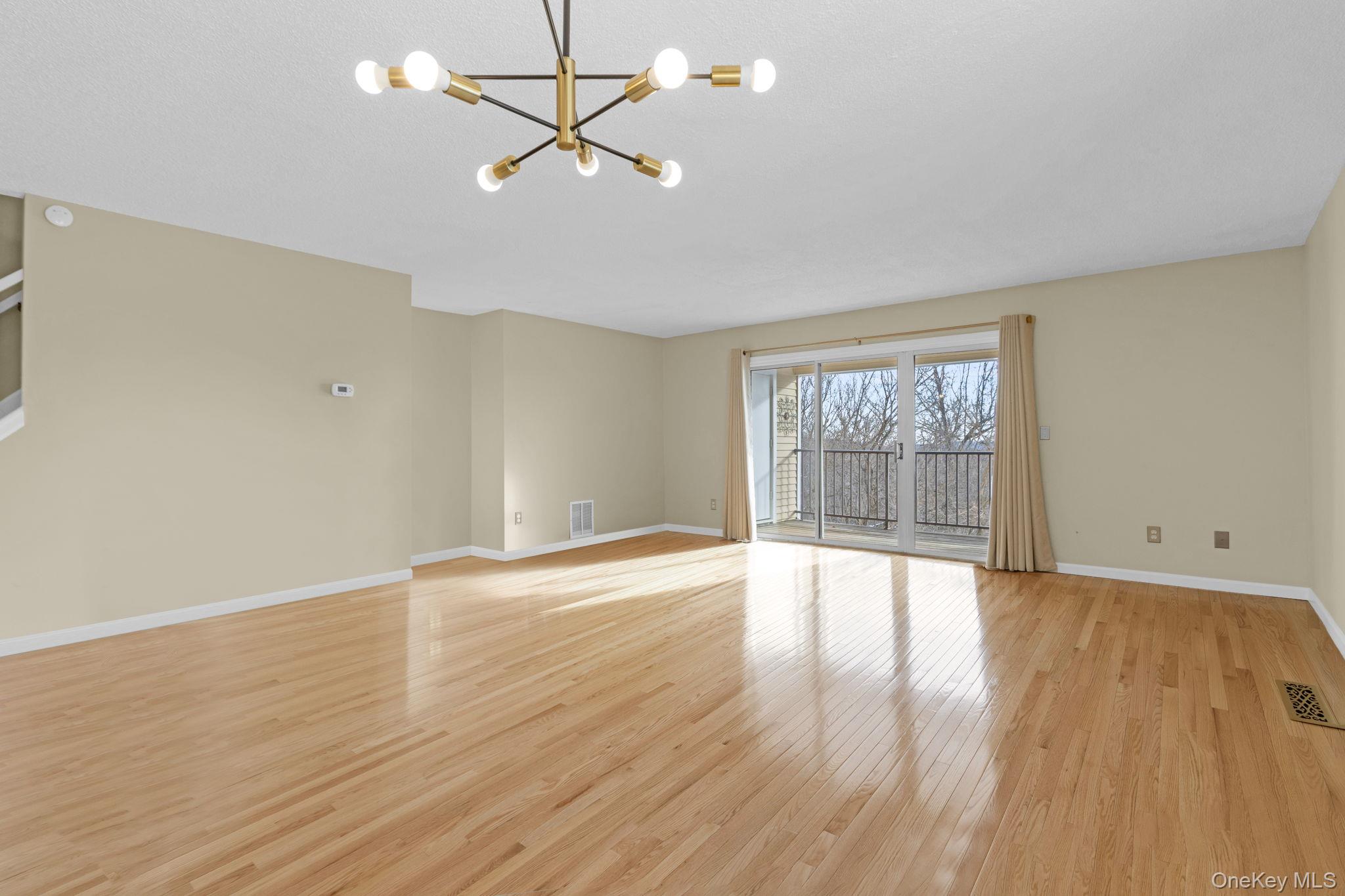 #5 photo, 8 Cumberland Court, Peekskill , NY 10566