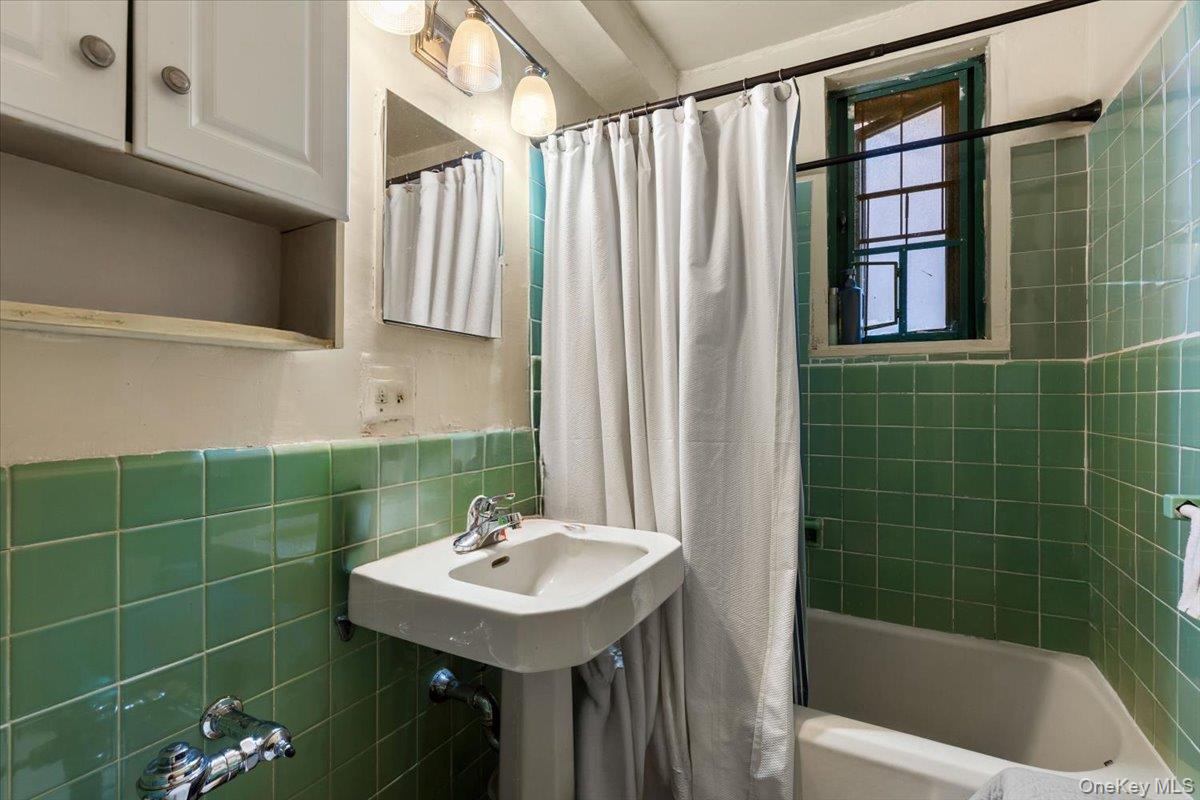 #8 photo, 1480 Parkchester Road, Bronx , NY 10462