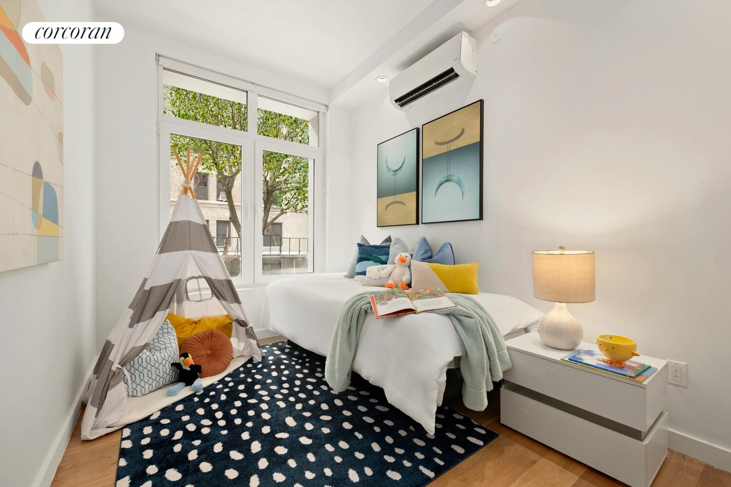 #11 photo, 241 W 107TH Street, मैनहटन Upper West Side , NY 10025