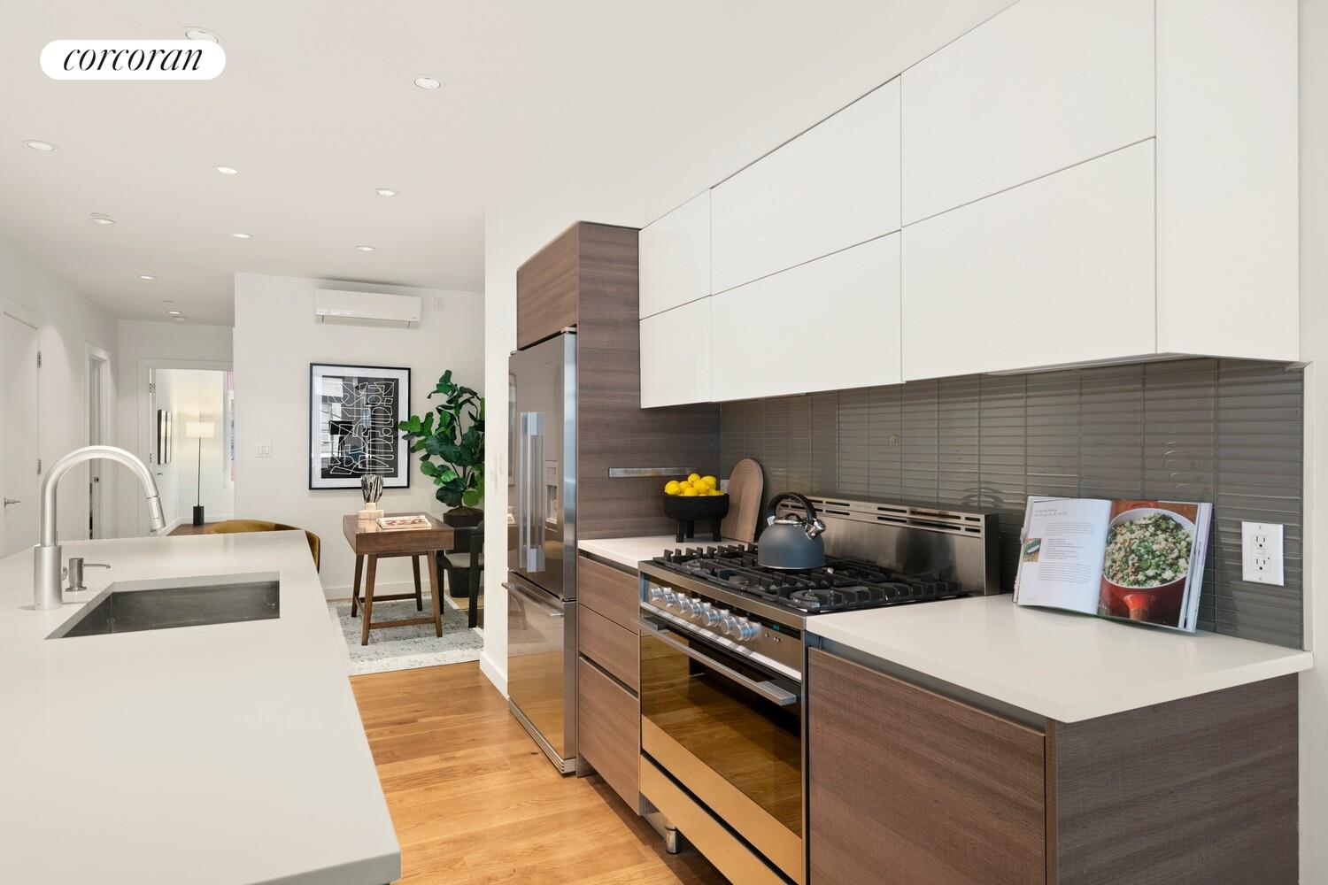 #5 photo, 241 W 107TH Street, मैनहटन Upper West Side , NY 10025