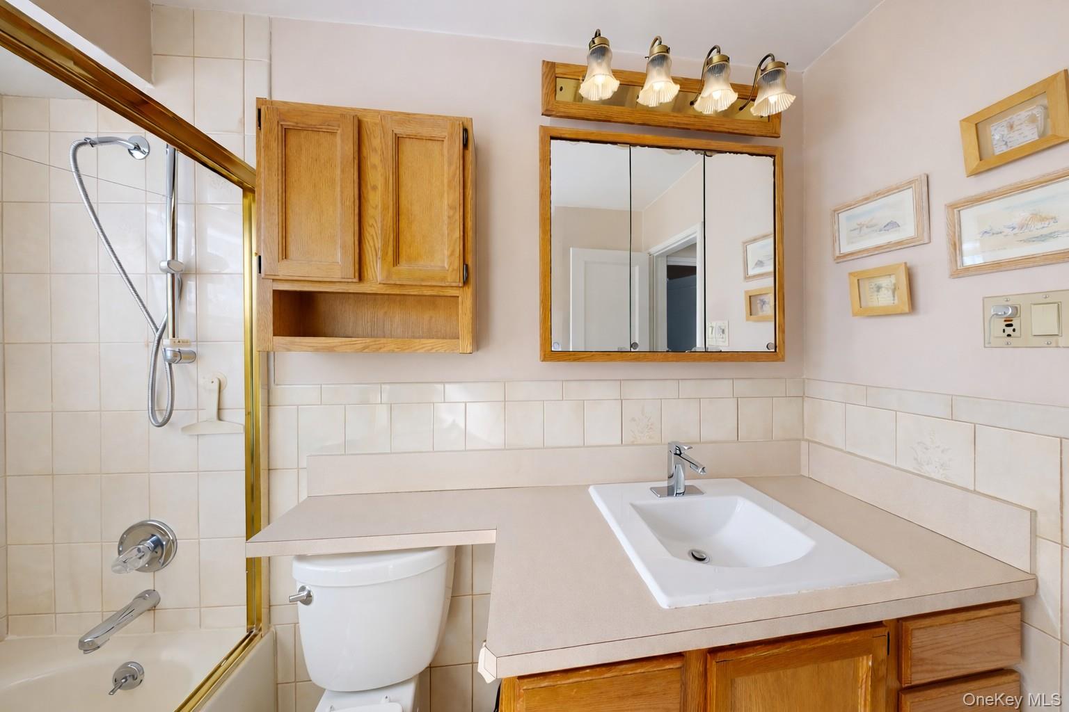 #12 photo, 1762 Broadway, New Hyde Park , NY 11040