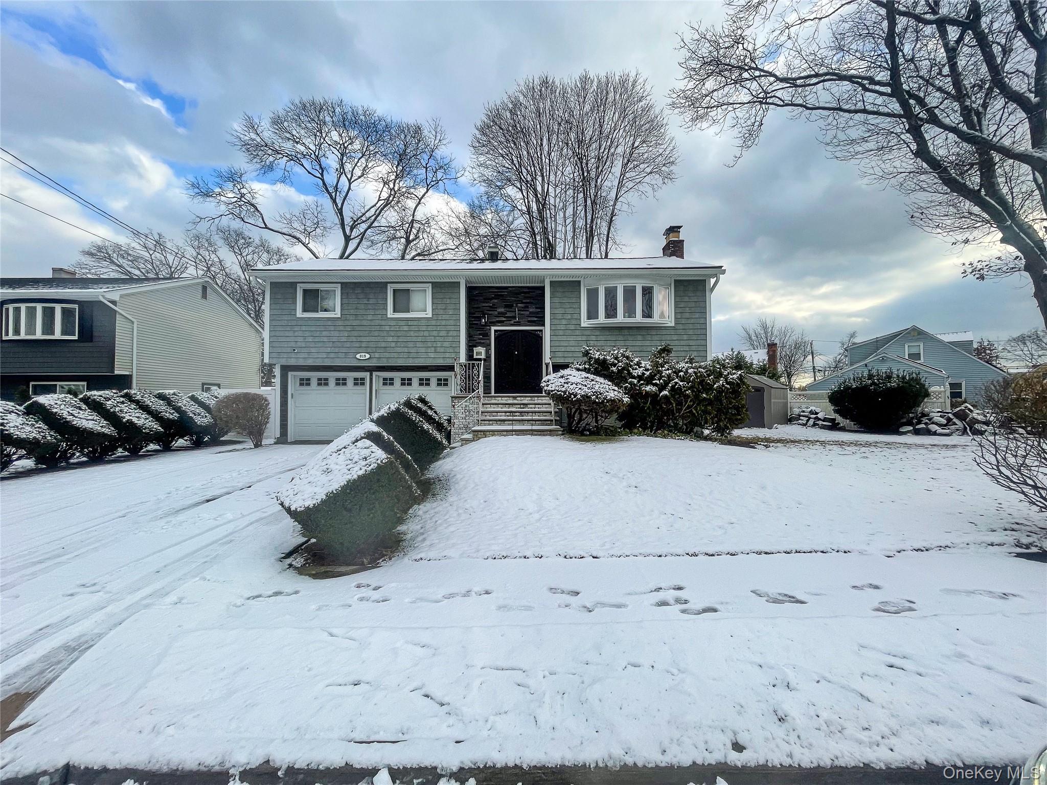 #1 photo, 815 Iris Place, West Hempstead , NY 11552
