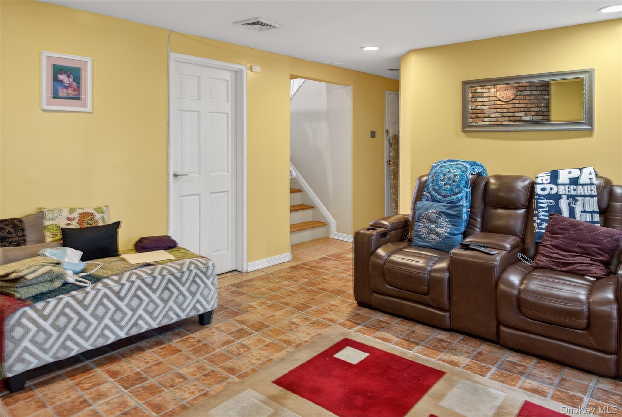 #16 photo, 815 Iris Place, West Hempstead , NY 11552