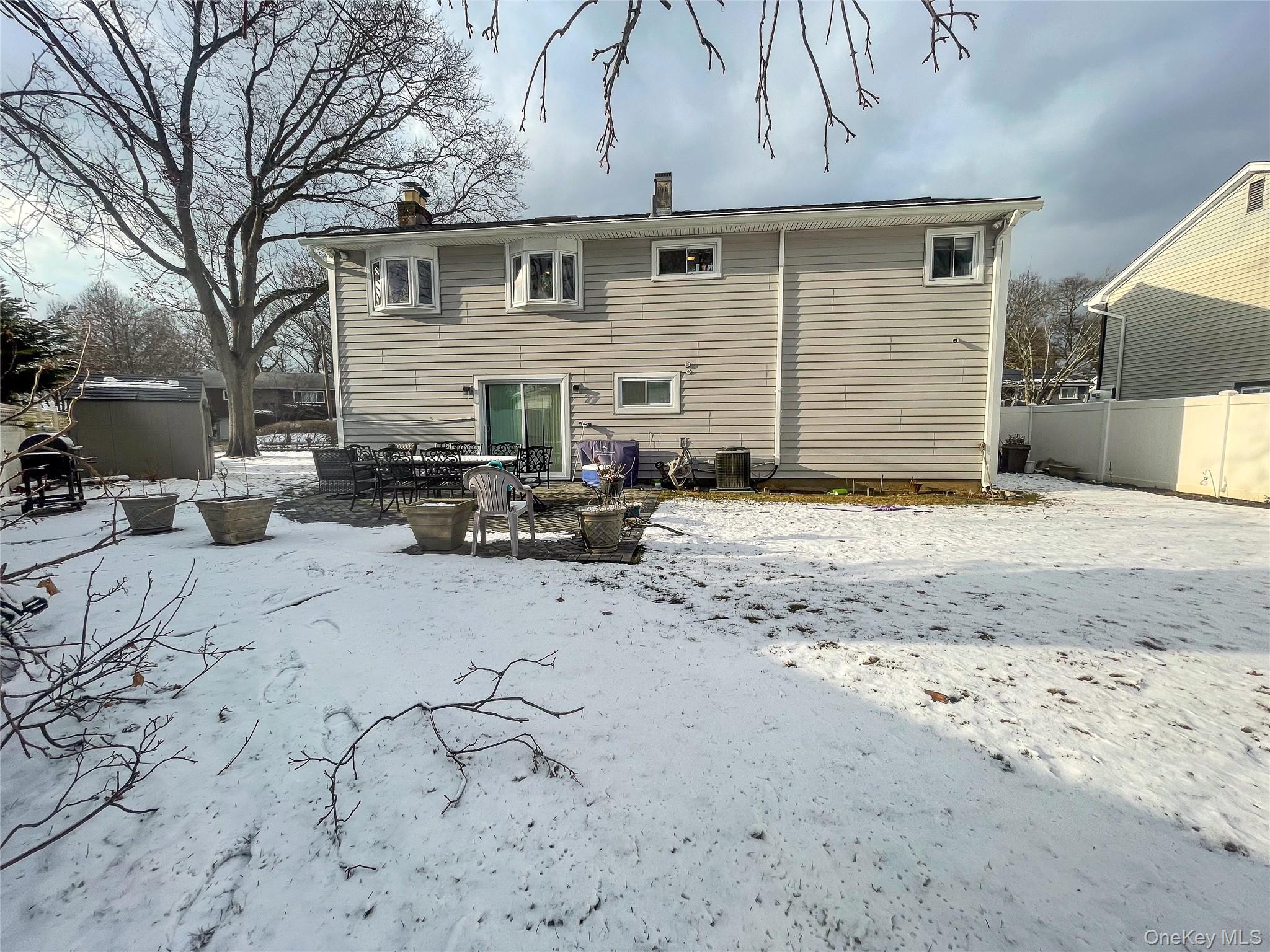 #18 photo, 815 Iris Place, West Hempstead , NY 11552