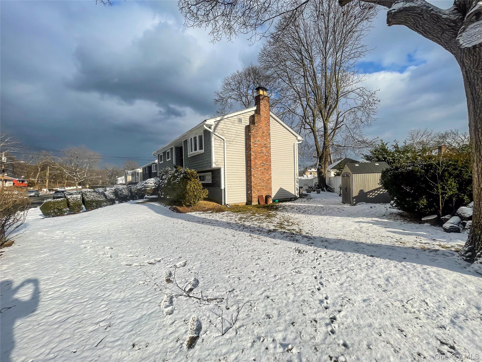 #2 photo, 815 Iris Place, West Hempstead , NY 11552
