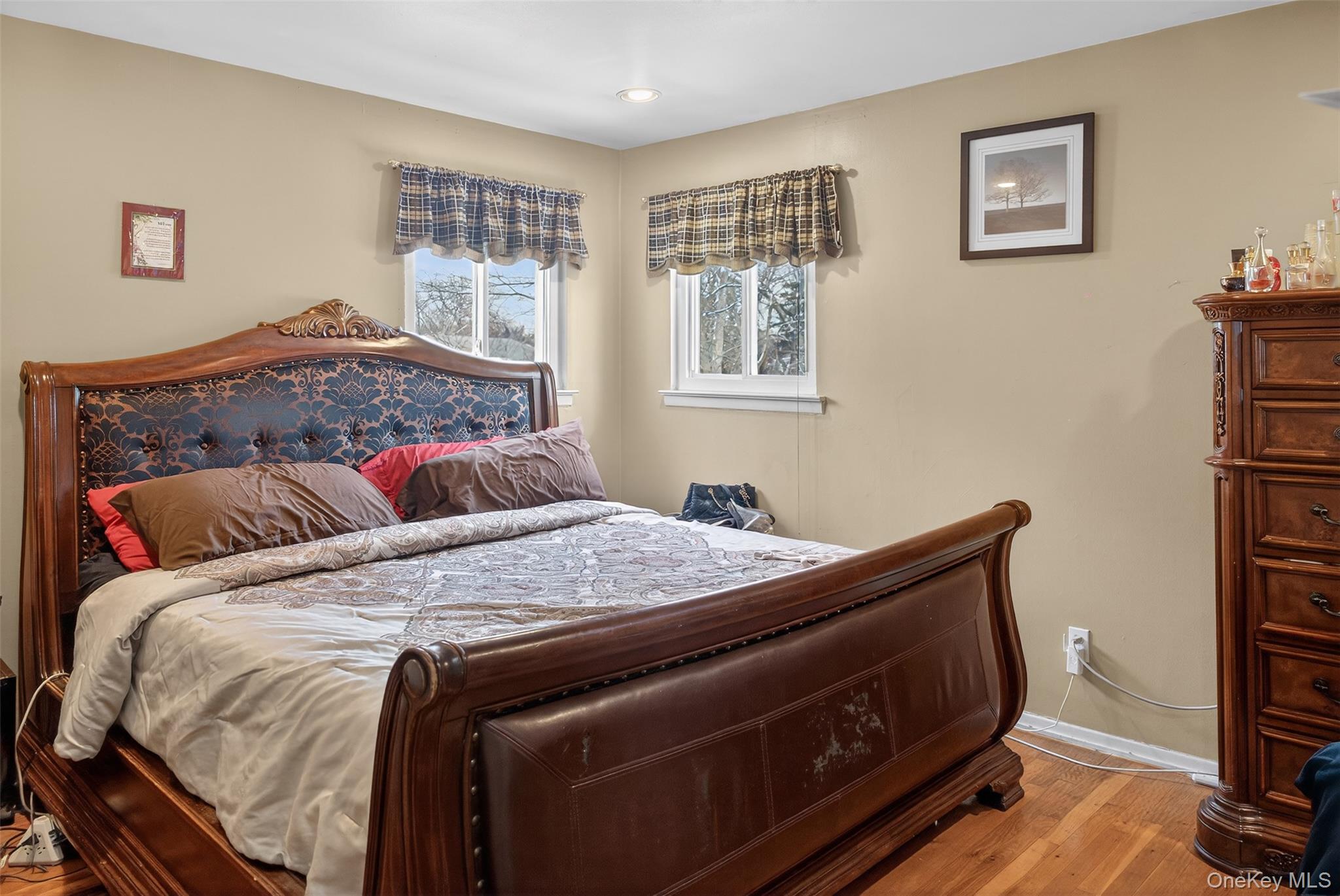 #4 photo, 815 Iris Place, West Hempstead , NY 11552