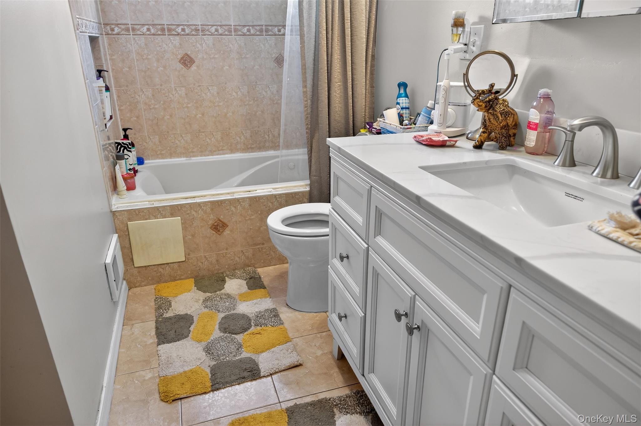 #5 photo, 815 Iris Place, West Hempstead , NY 11552