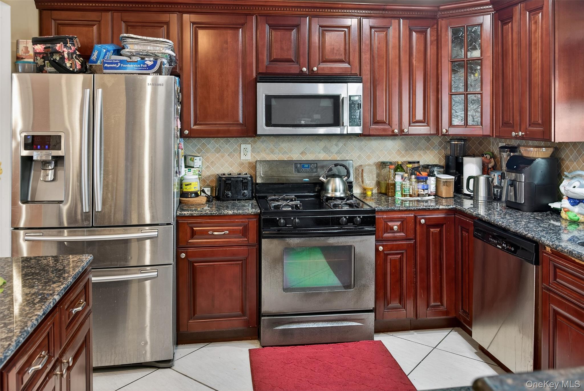 #6 photo, 815 Iris Place, West Hempstead , NY 11552