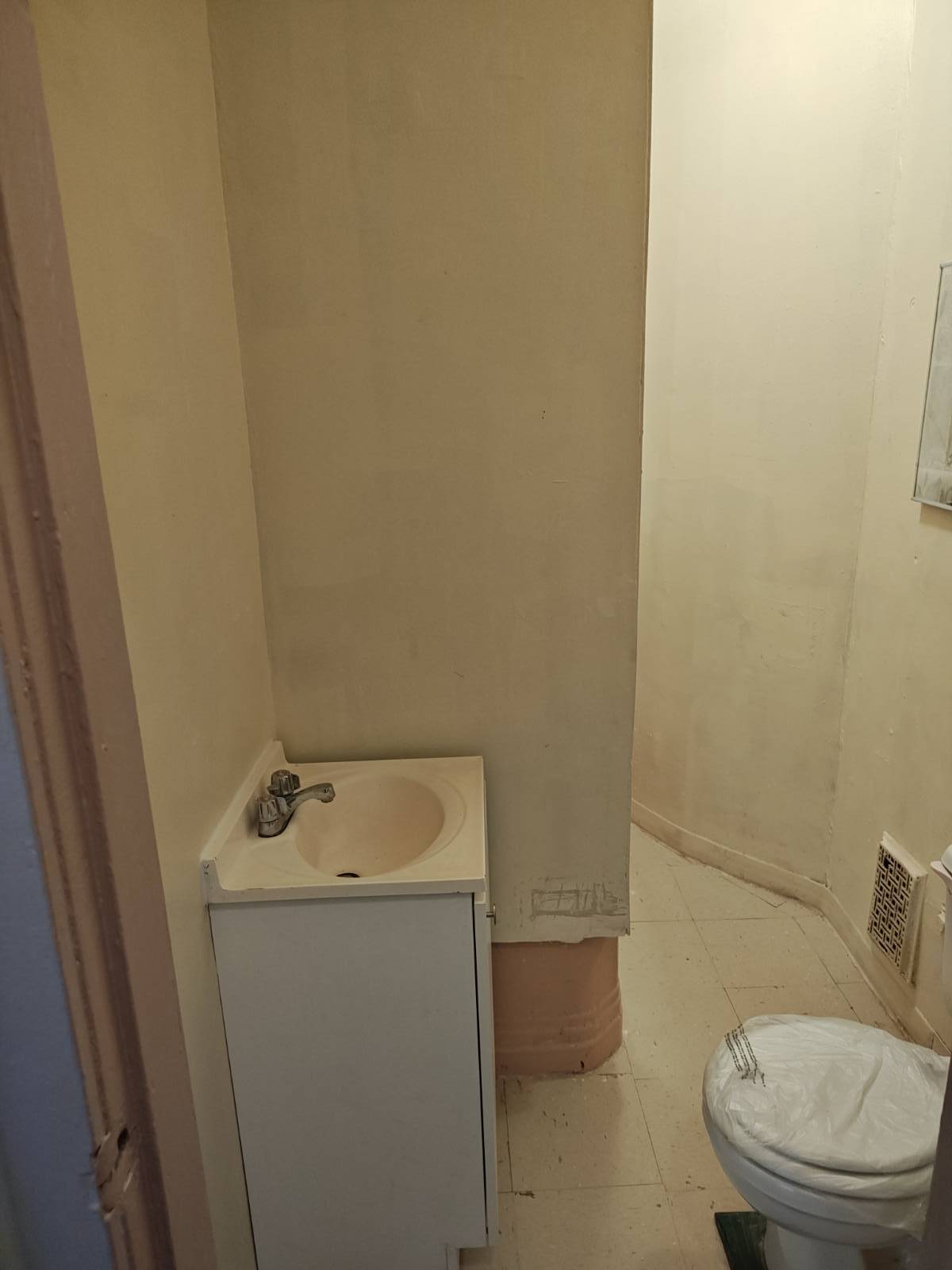 #8 photo, 118 Winter Avenue, #1st Floor, Staten Island , NY 10301