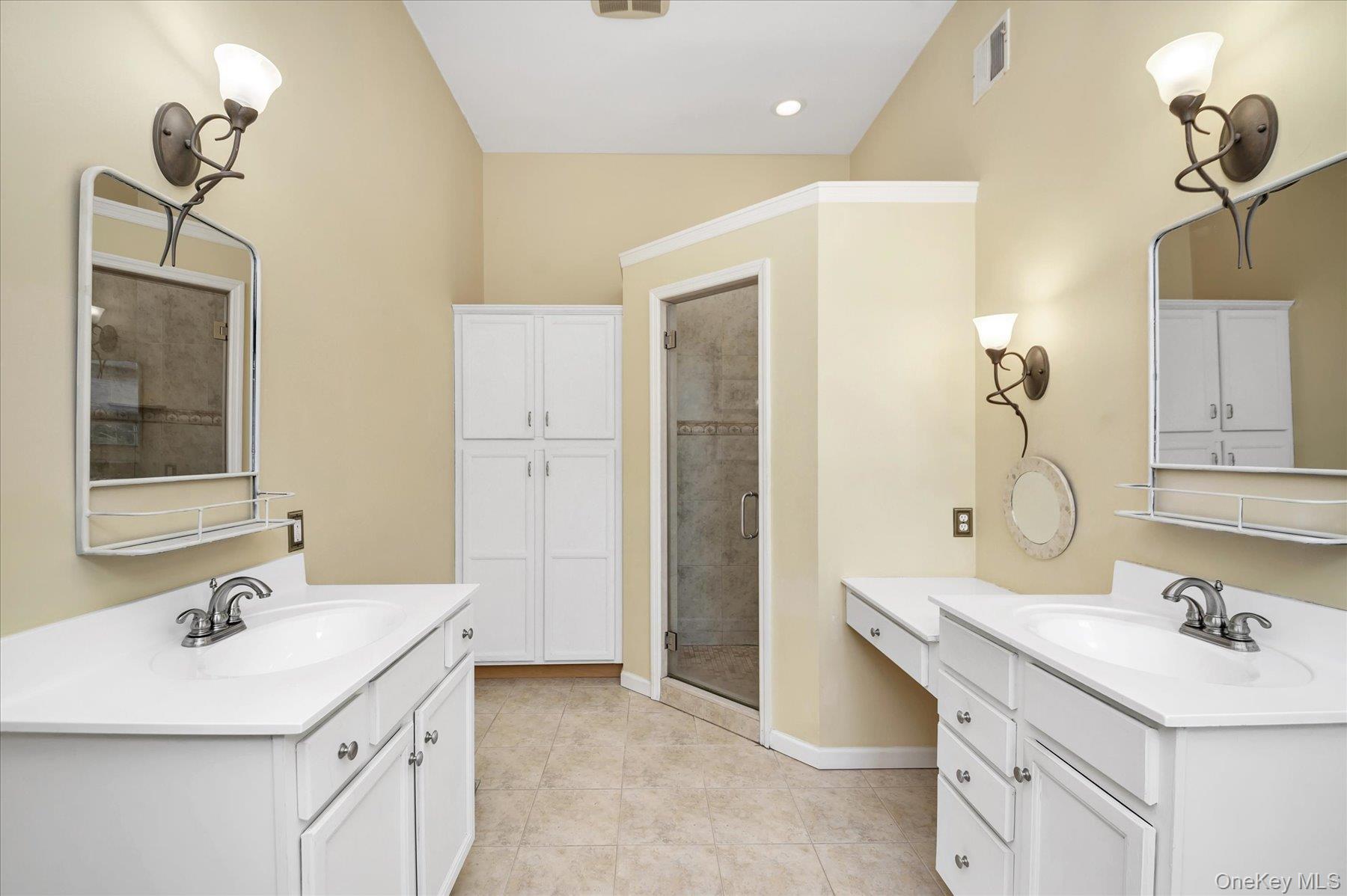 #19 photo, 14 Donna Place, East Islip , NY 11730