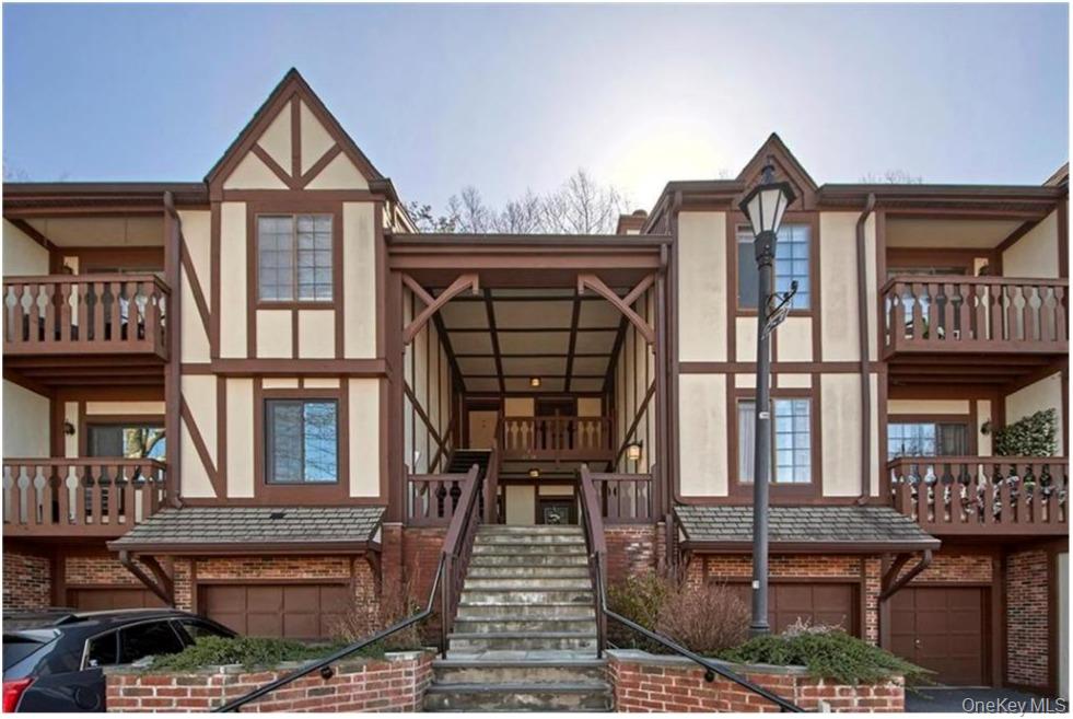 #2 photo, 72 Foxwood Circle, Mount Kisco , NY 10549