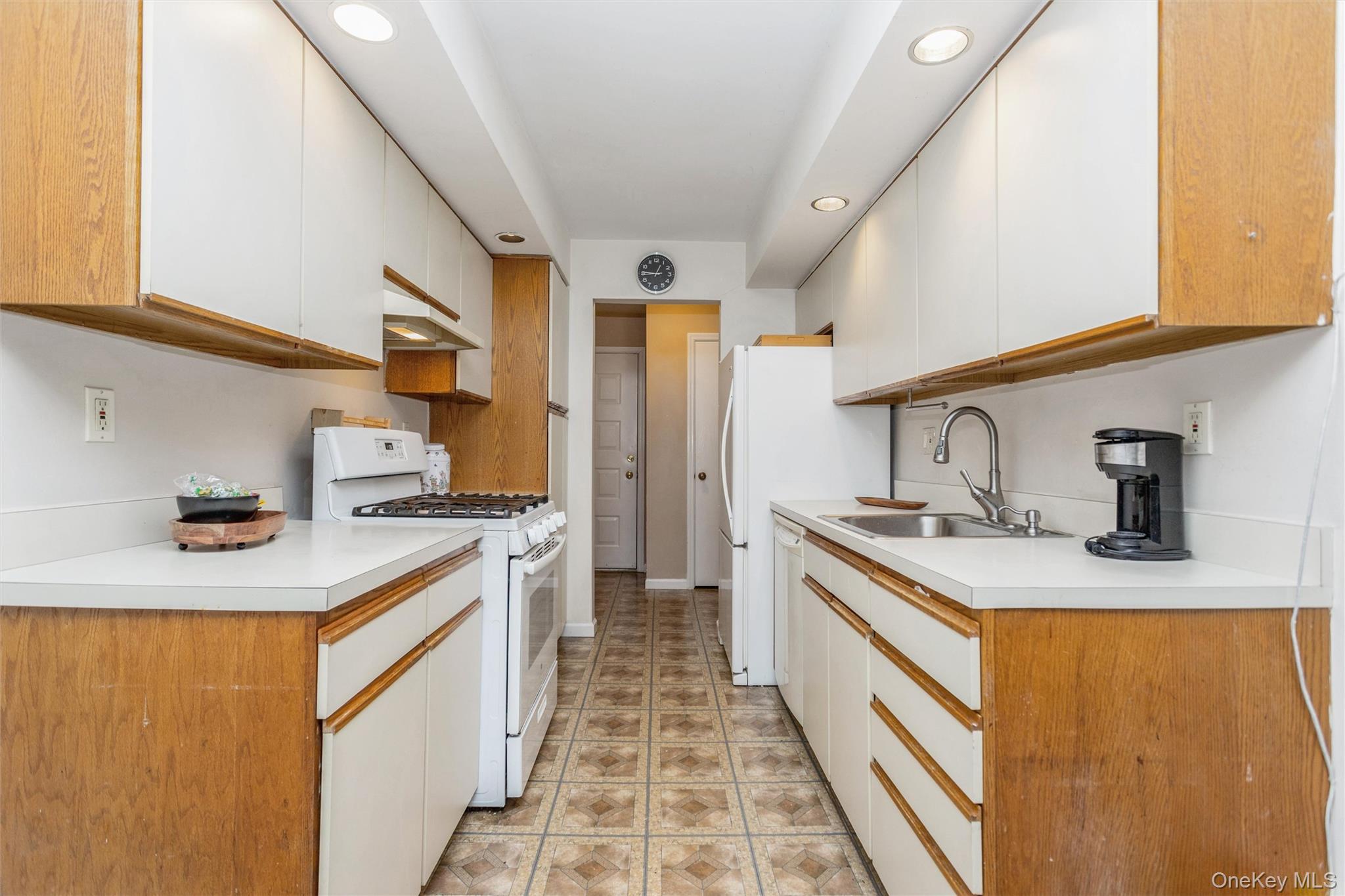 #3 photo, 72 Foxwood Circle, Mount Kisco , NY 10549