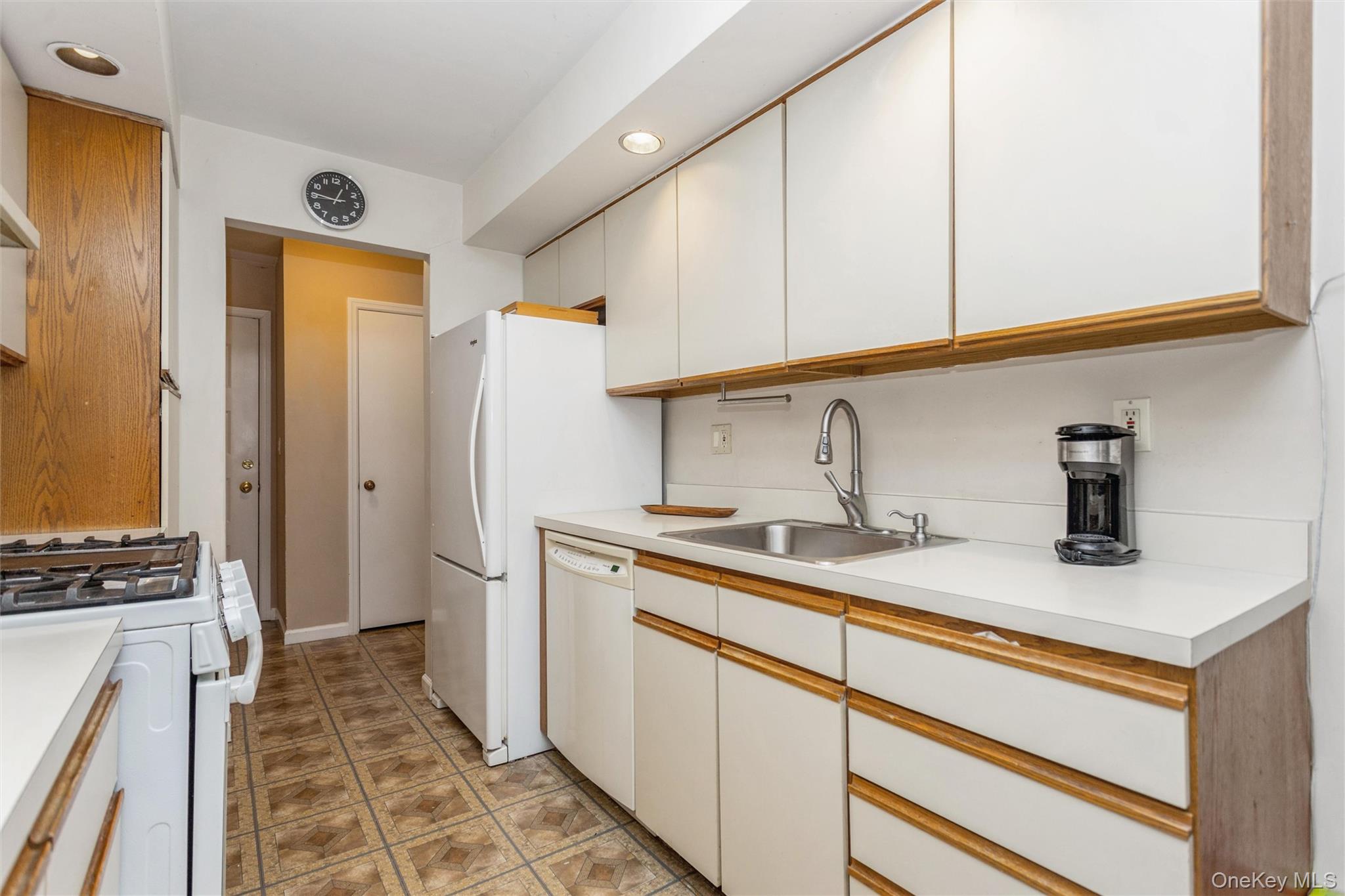 #4 photo, 72 Foxwood Circle, Mount Kisco , NY 10549