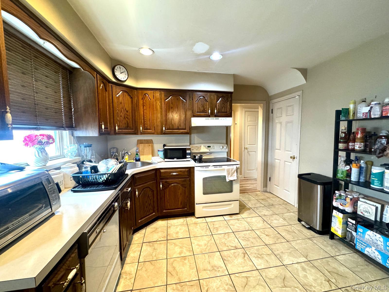 #7 photo, 2780 Rockaway Avenue, Oceanside , NY 11572