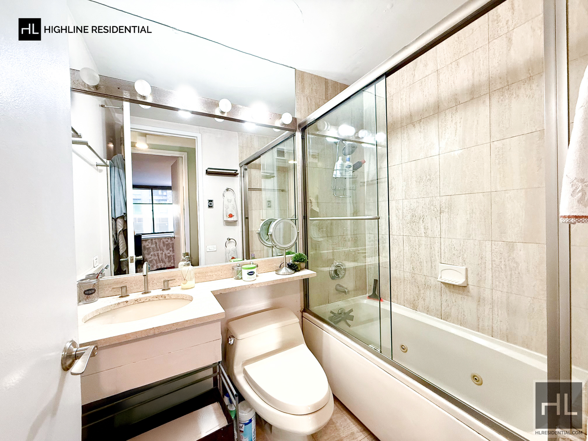 #10 photo, 255 E 49th Street, Midtown East , NY 10022