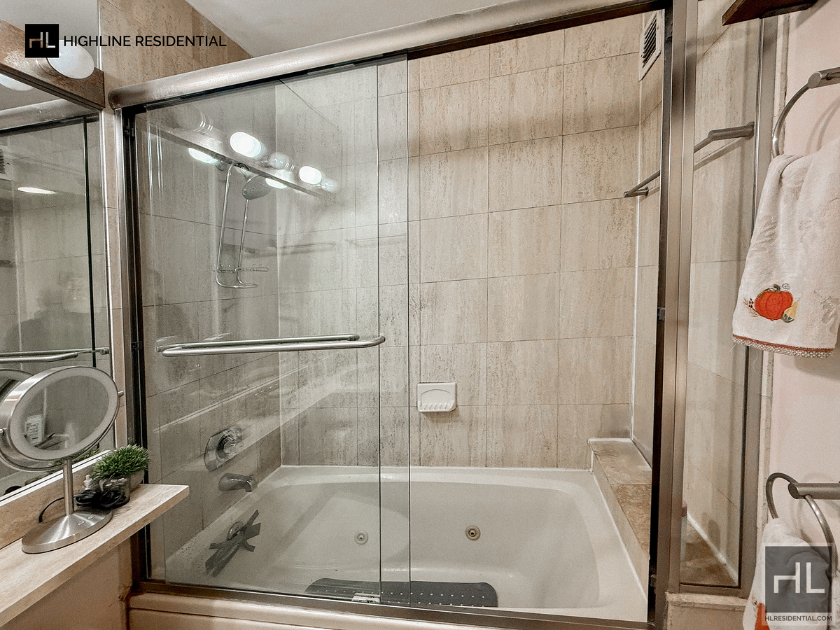 #12 photo, 255 E 49th Street, Midtown East , NY 10022