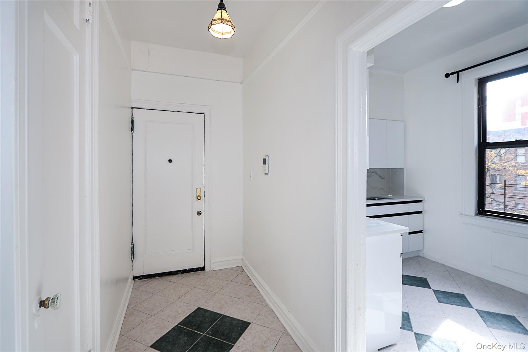 #5 photo, 115-25 Metropolitan Avenue, Kew Gardens , NY 11418