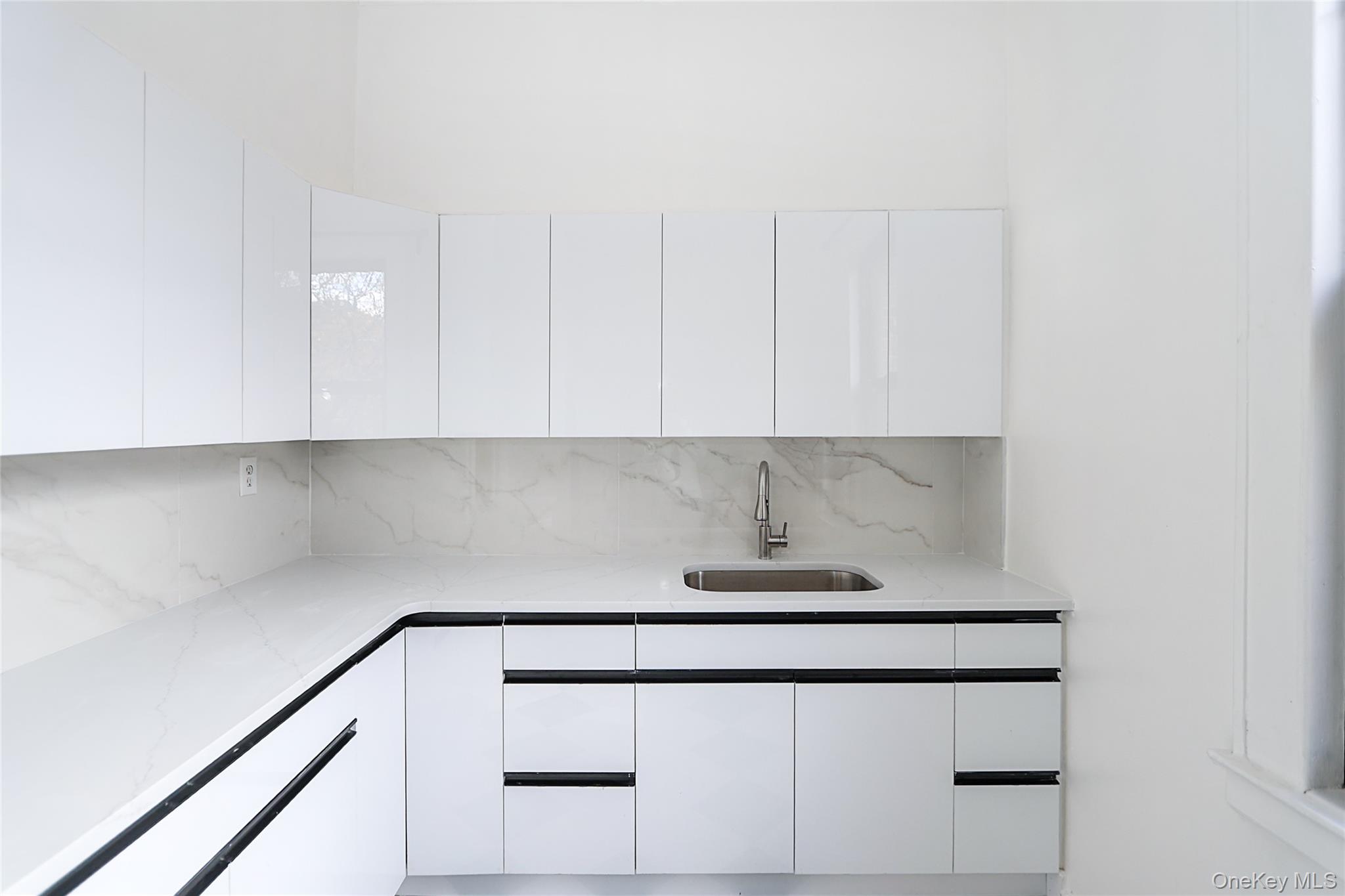 #7 photo, 115-25 Metropolitan Avenue, Kew Gardens , NY 11418