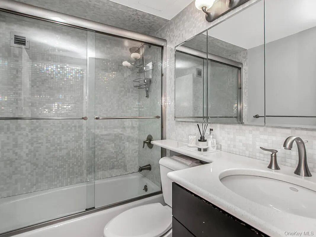 #6 photo, 2287 Johnson Avenue, ब्रोंक्स Bronx , NY 10463