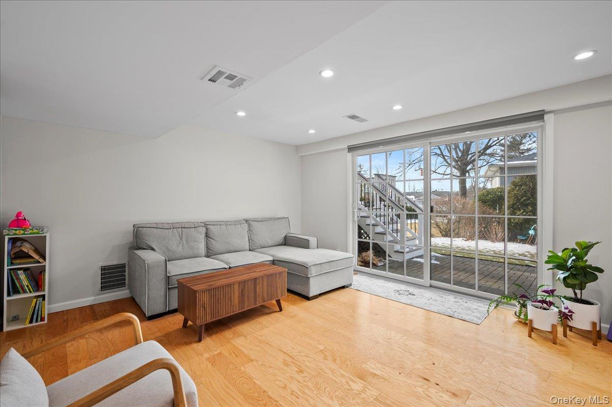 #3 photo, 1079 Weaver Street, New Rochelle , NY 10804