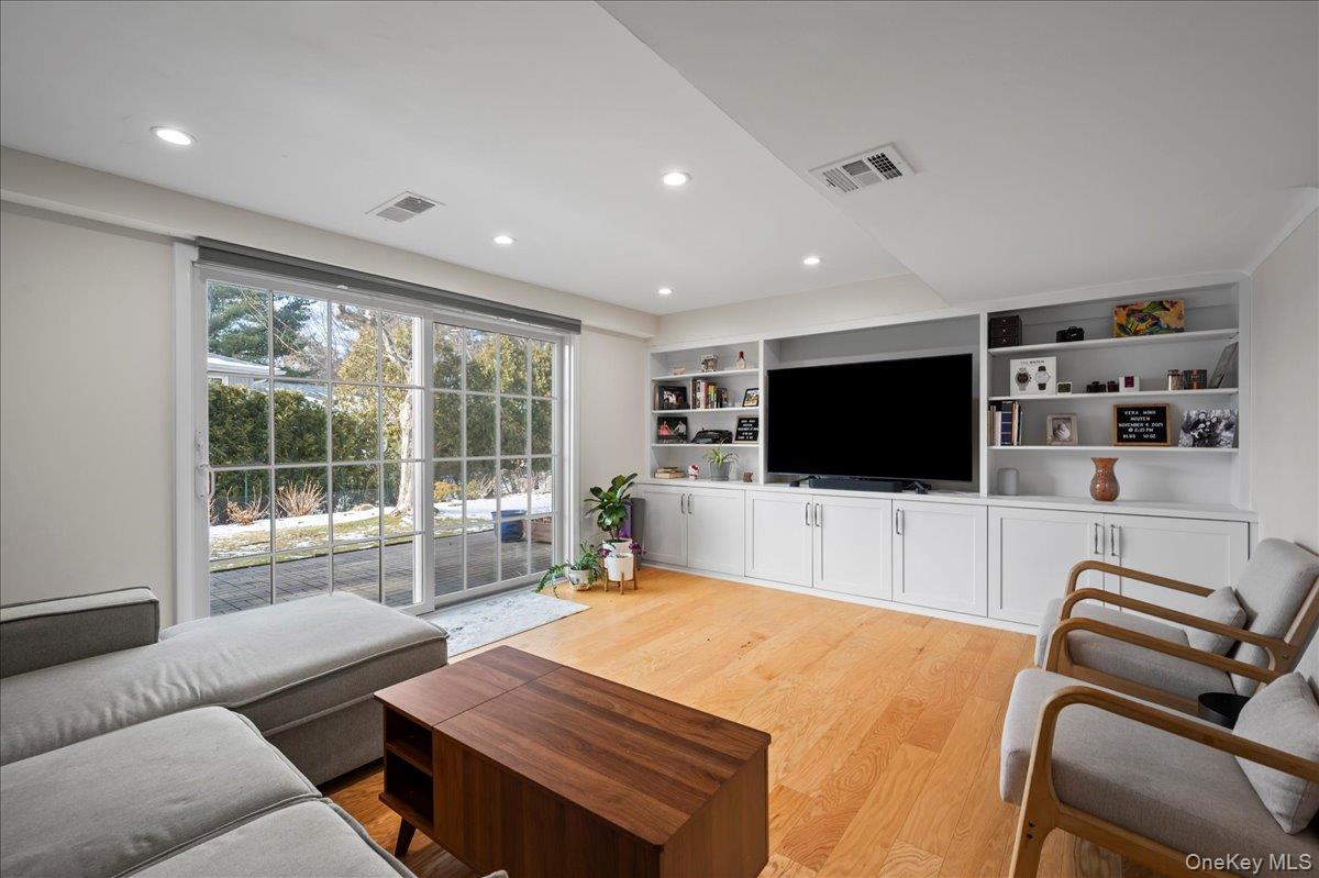 #4 photo, 1079 Weaver Street, New Rochelle , NY 10804