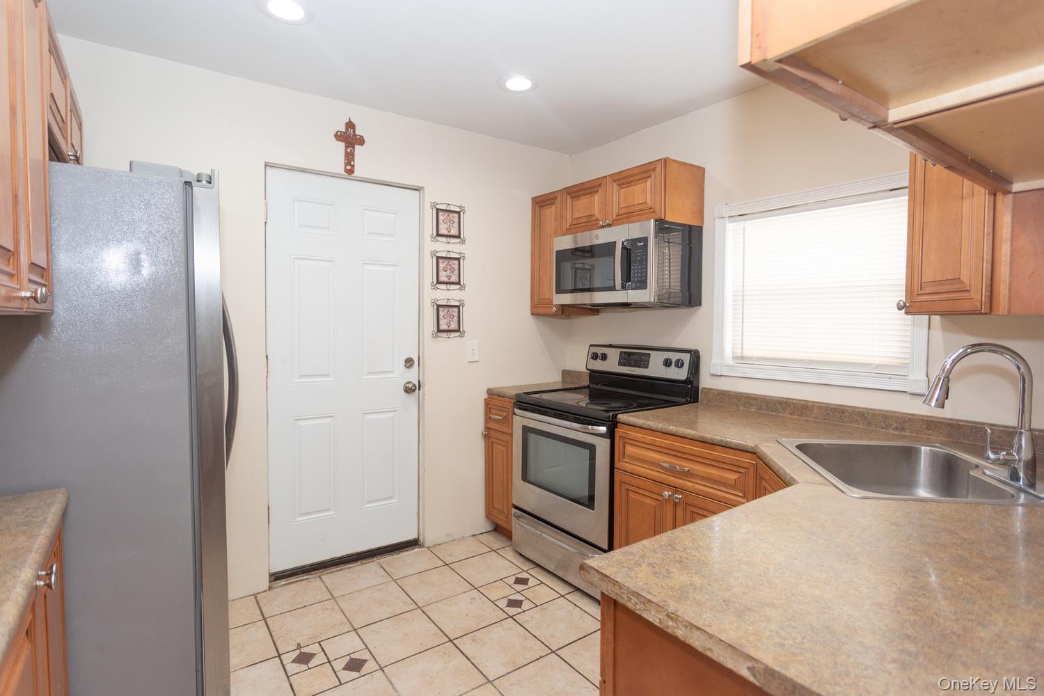 #5 photo, 14 Walnut Street, سوفولك Wyandanch , NY 11798