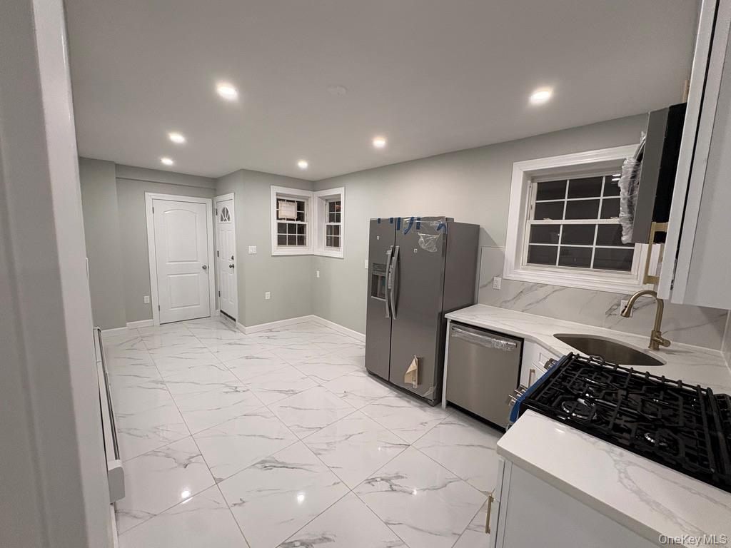 #2 photo, 2819 Schurz Avenue, Bronx , NY 10465