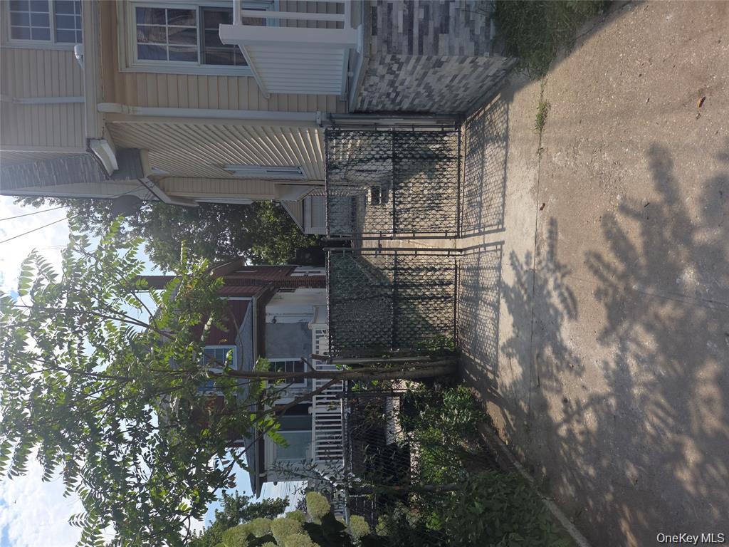 #16 photo, 10532 192nd Street, Saint Albans , NY 11412