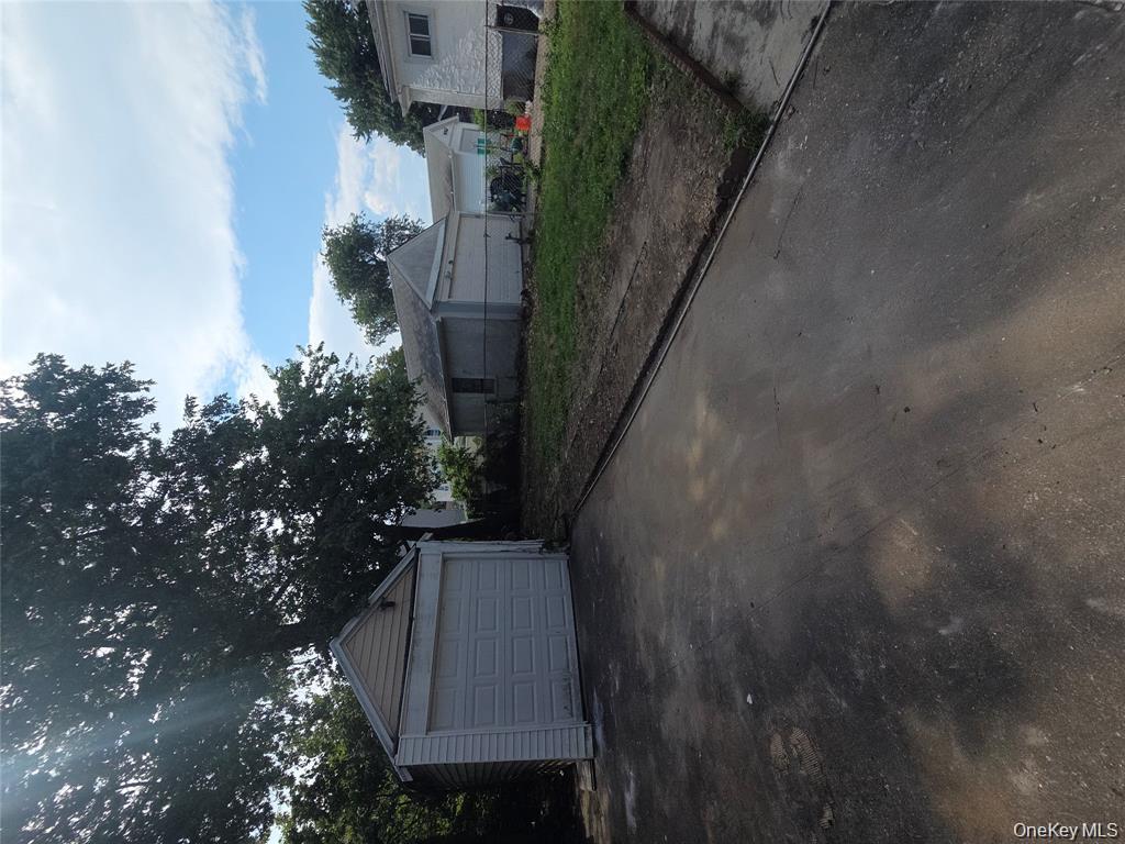 #17 photo, 10532 192nd Street, Saint Albans , NY 11412