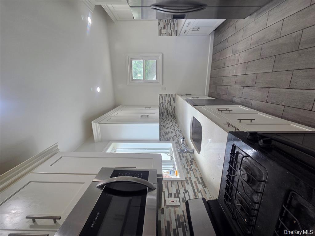 #2 photo, 10532 192nd Street, Saint Albans , NY 11412