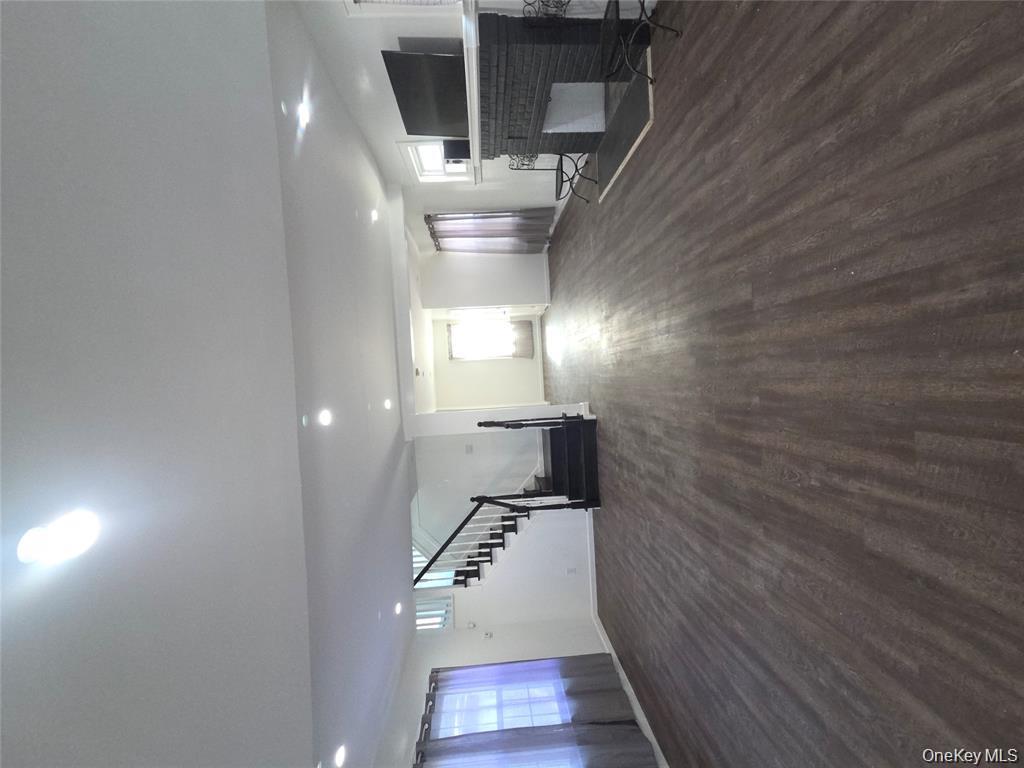 #3 photo, 10532 192nd Street, Saint Albans , NY 11412