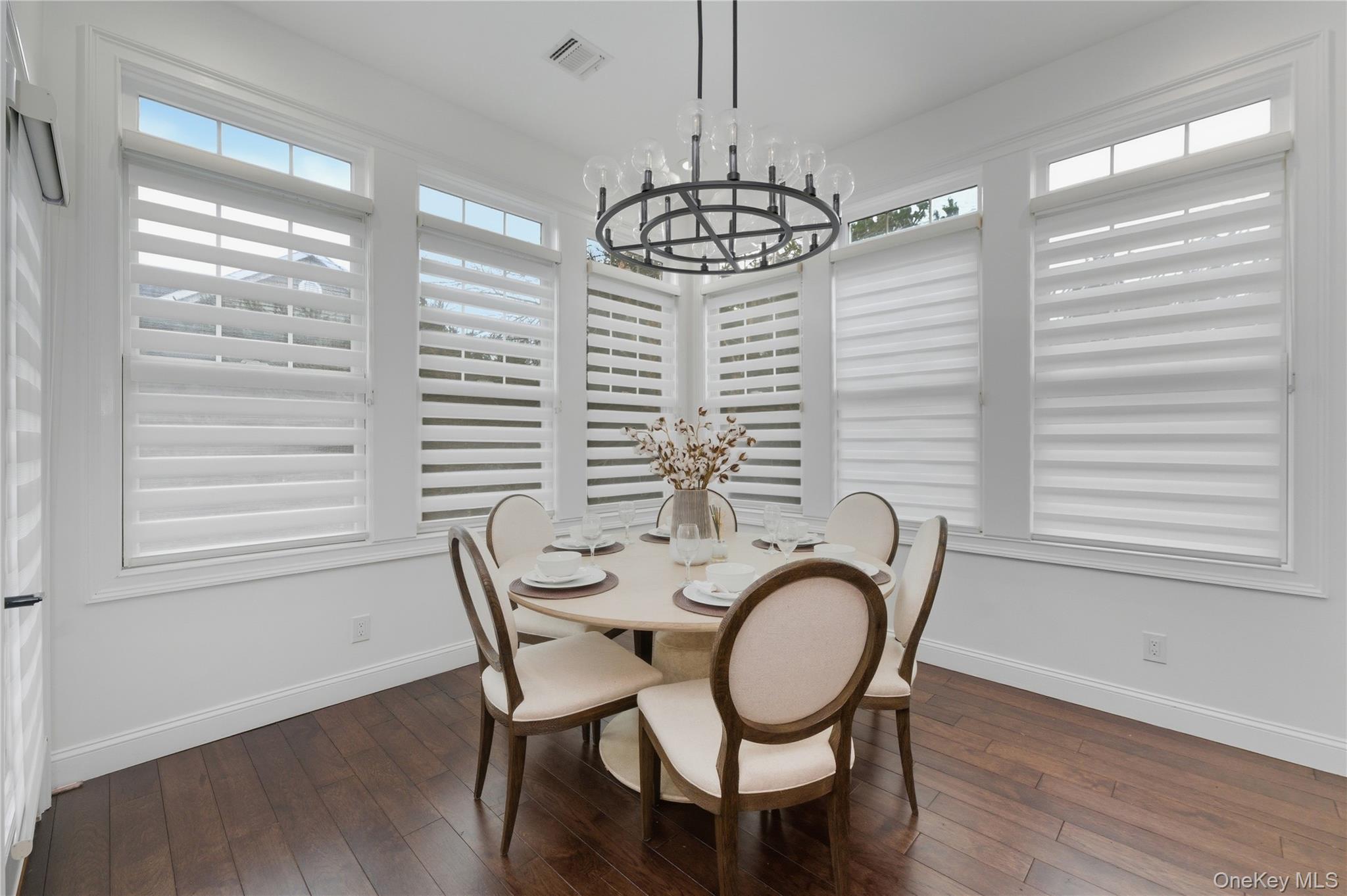 #16 photo, 428 Trotting Lane, Westbury , NY 11590