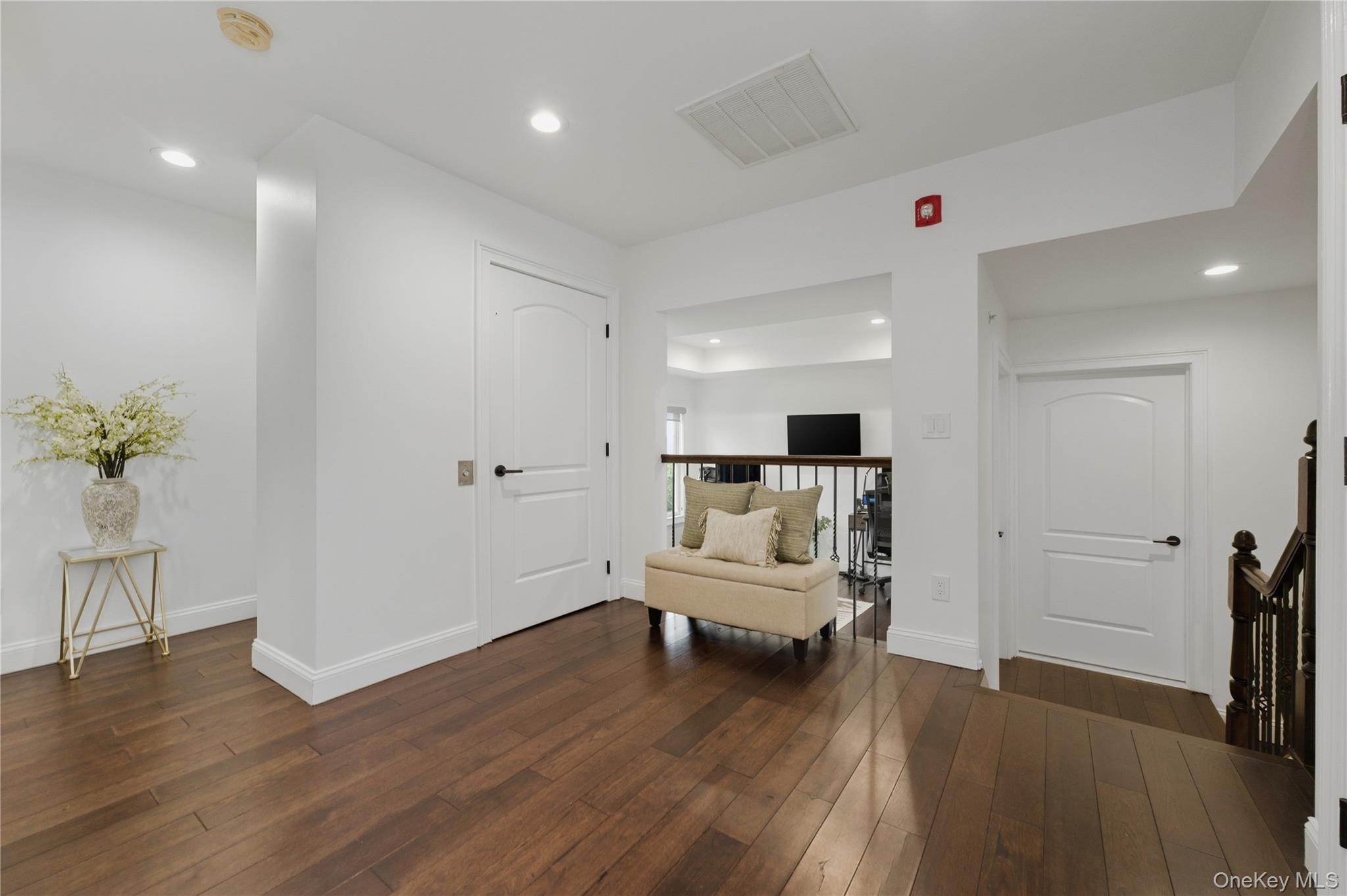 #19 photo, 428 Trotting Lane, Westbury , NY 11590