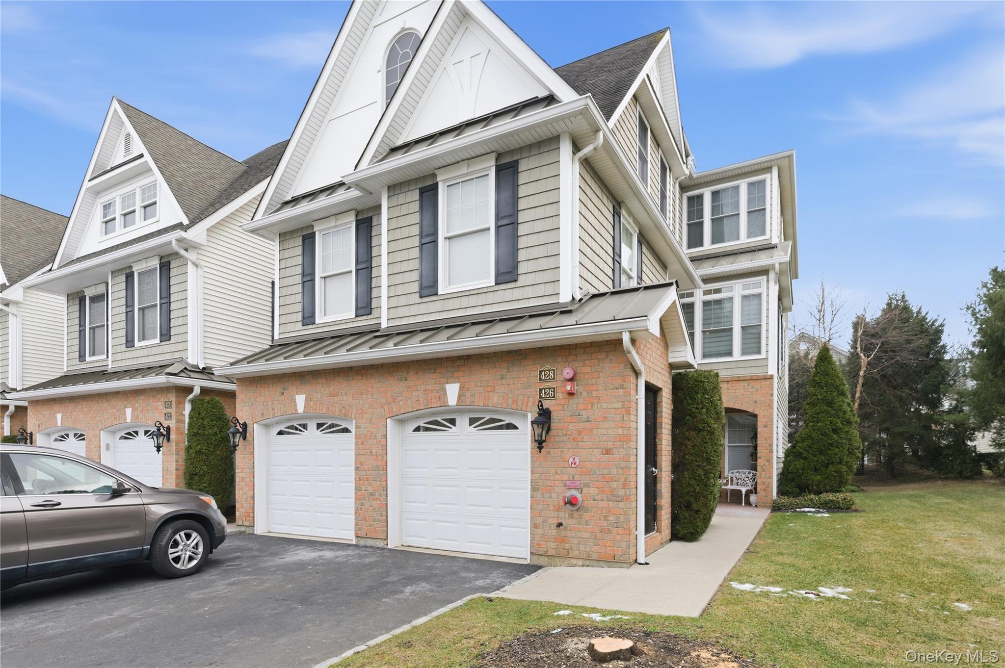 #2 photo, 428 Trotting Lane, Westbury , NY 11590