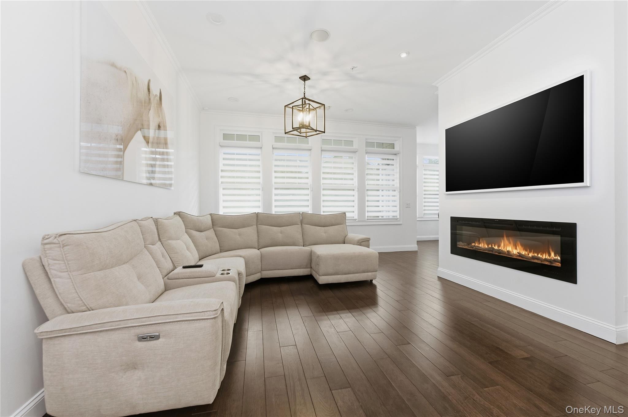 #7 photo, 428 Trotting Lane, Westbury , NY 11590