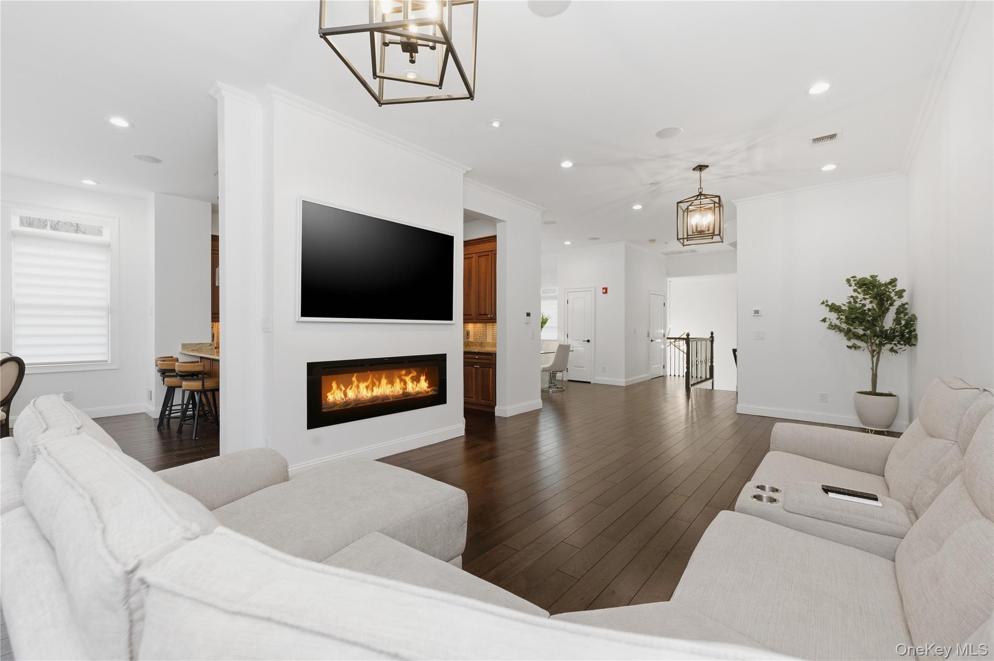 #9 photo, 428 Trotting Lane, Westbury , NY 11590