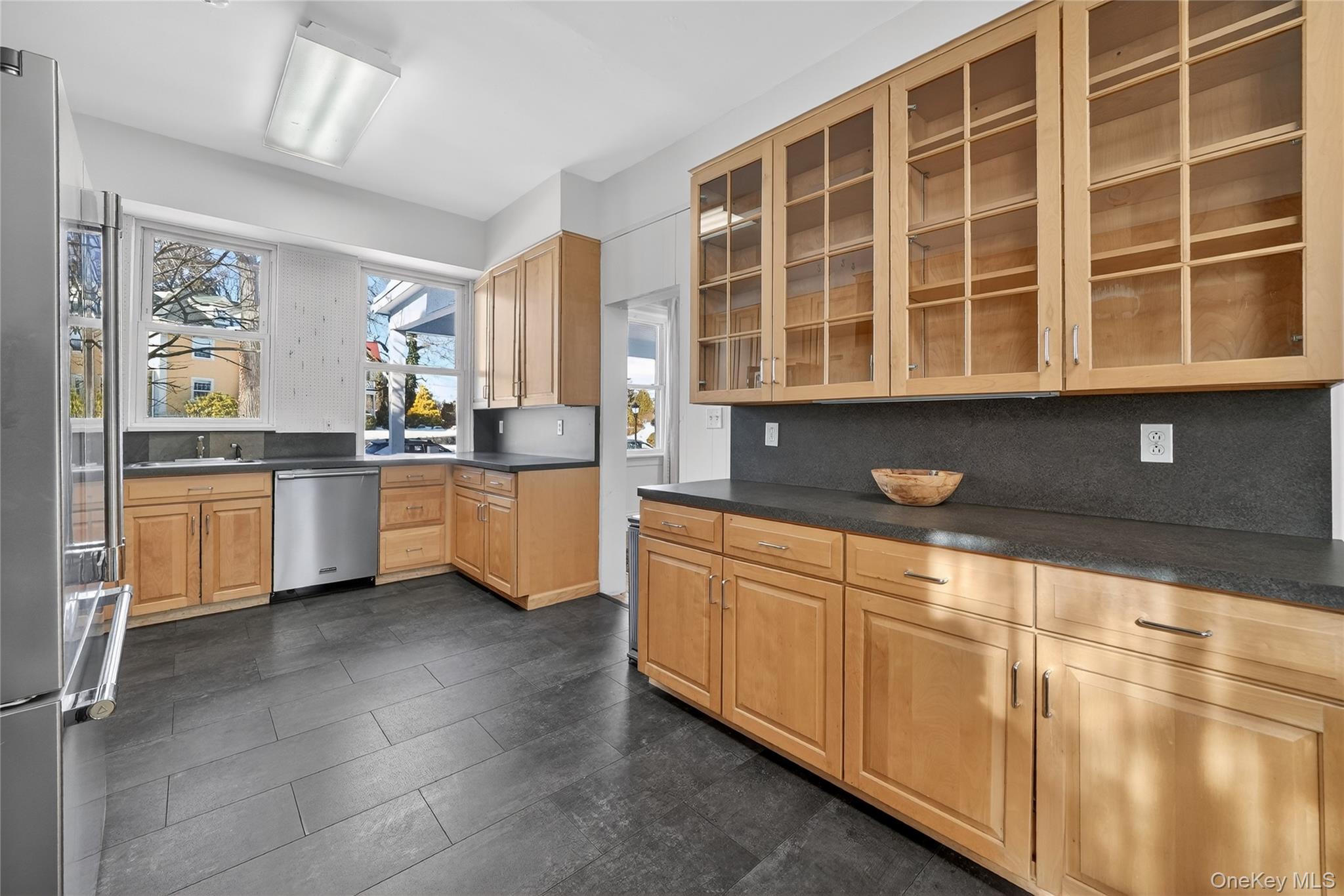 #17 photo, 152 Sutton Manor Road, New Rochelle , NY 10801