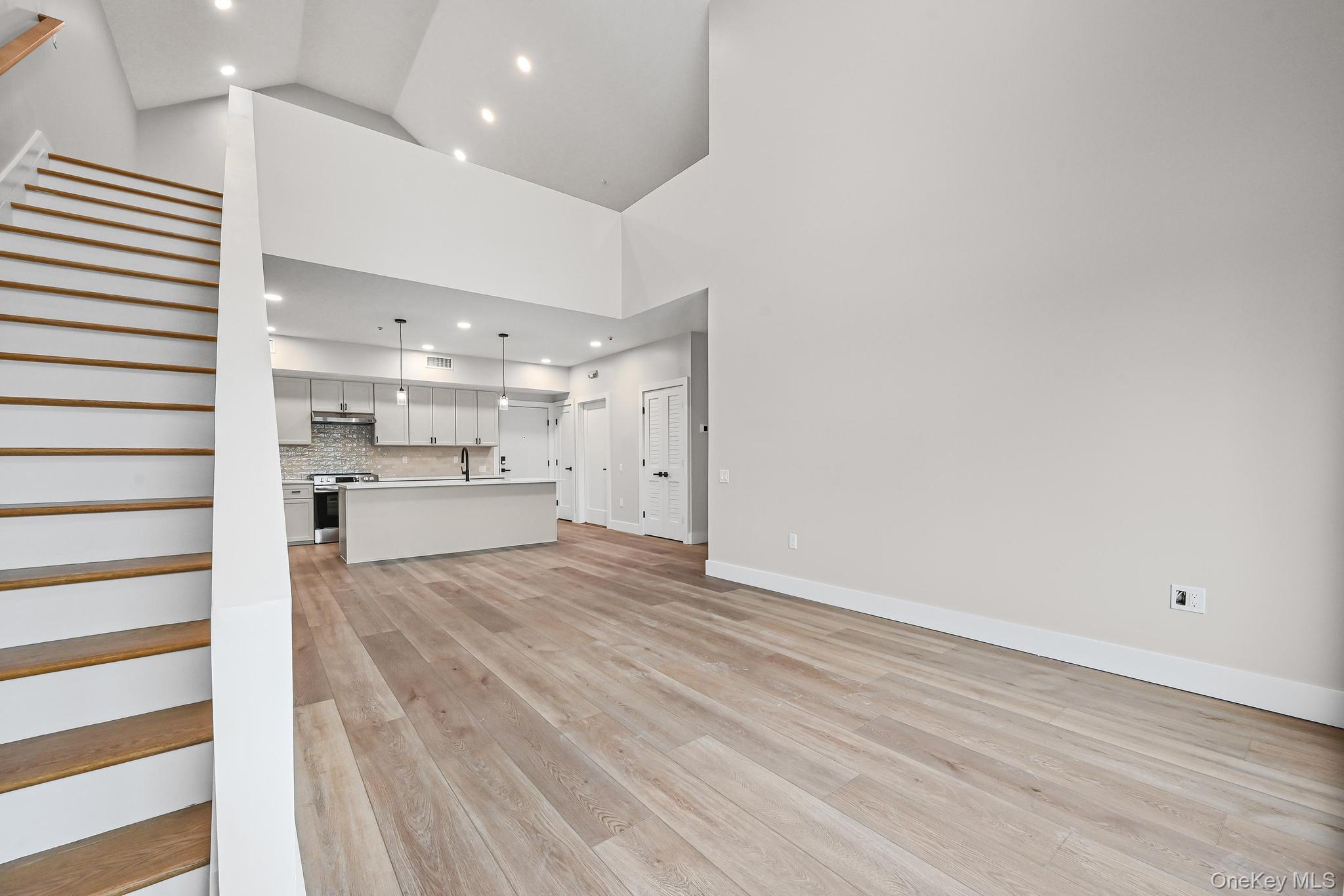 #7 photo, 80 Division Street, सफ़ोक काउंटी Patchogue , NY 11772