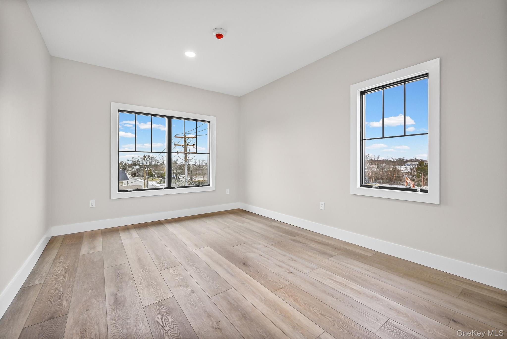 #9 photo, 80 Division Street, सफ़ोक काउंटी Patchogue , NY 11772