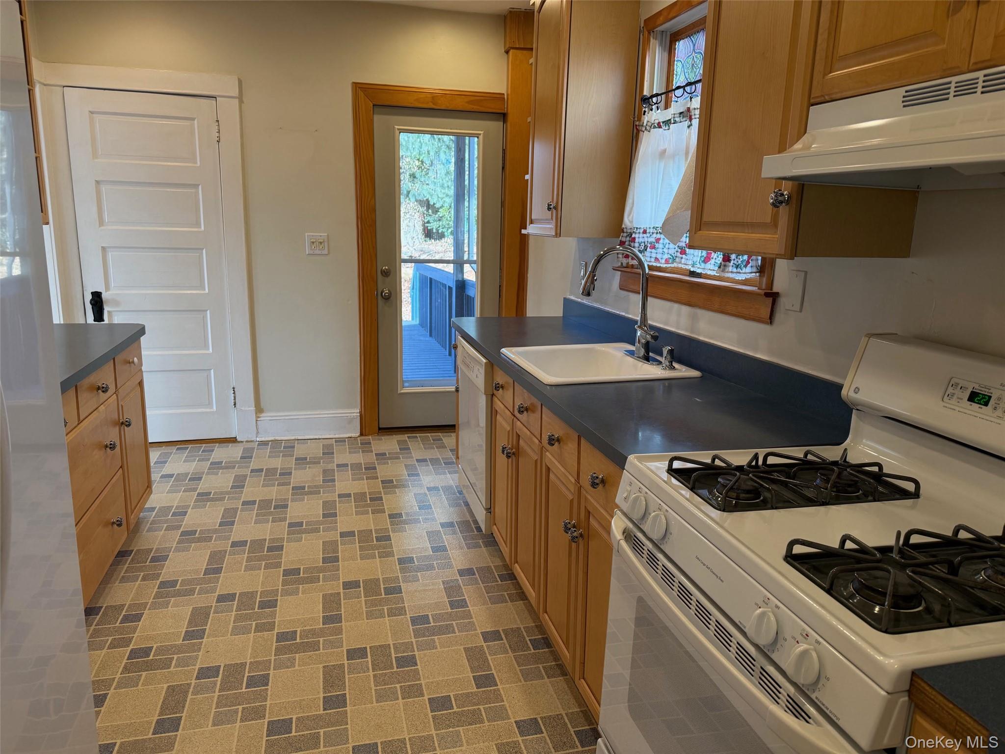 #11 photo, 15 Highland Avenue, Northport , NY 11768