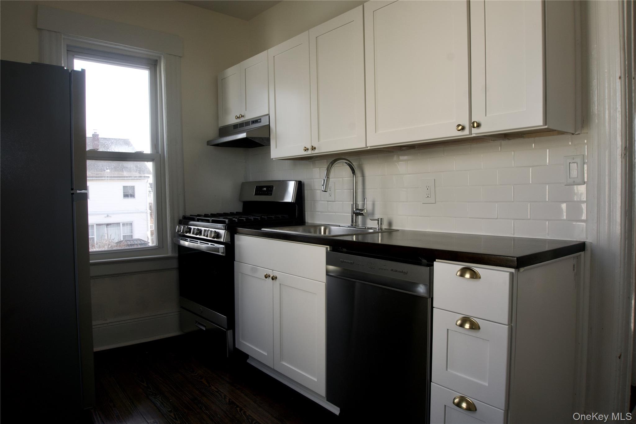 #2 photo, 55 Vernon Avenue, Rockville Centre , NY 11570