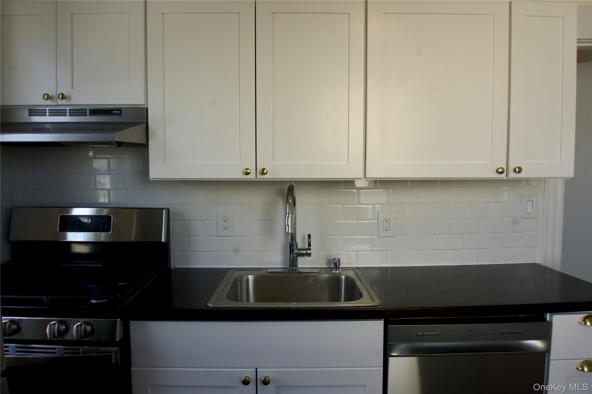 #4 photo, 55 Vernon Avenue, Rockville Centre , NY 11570