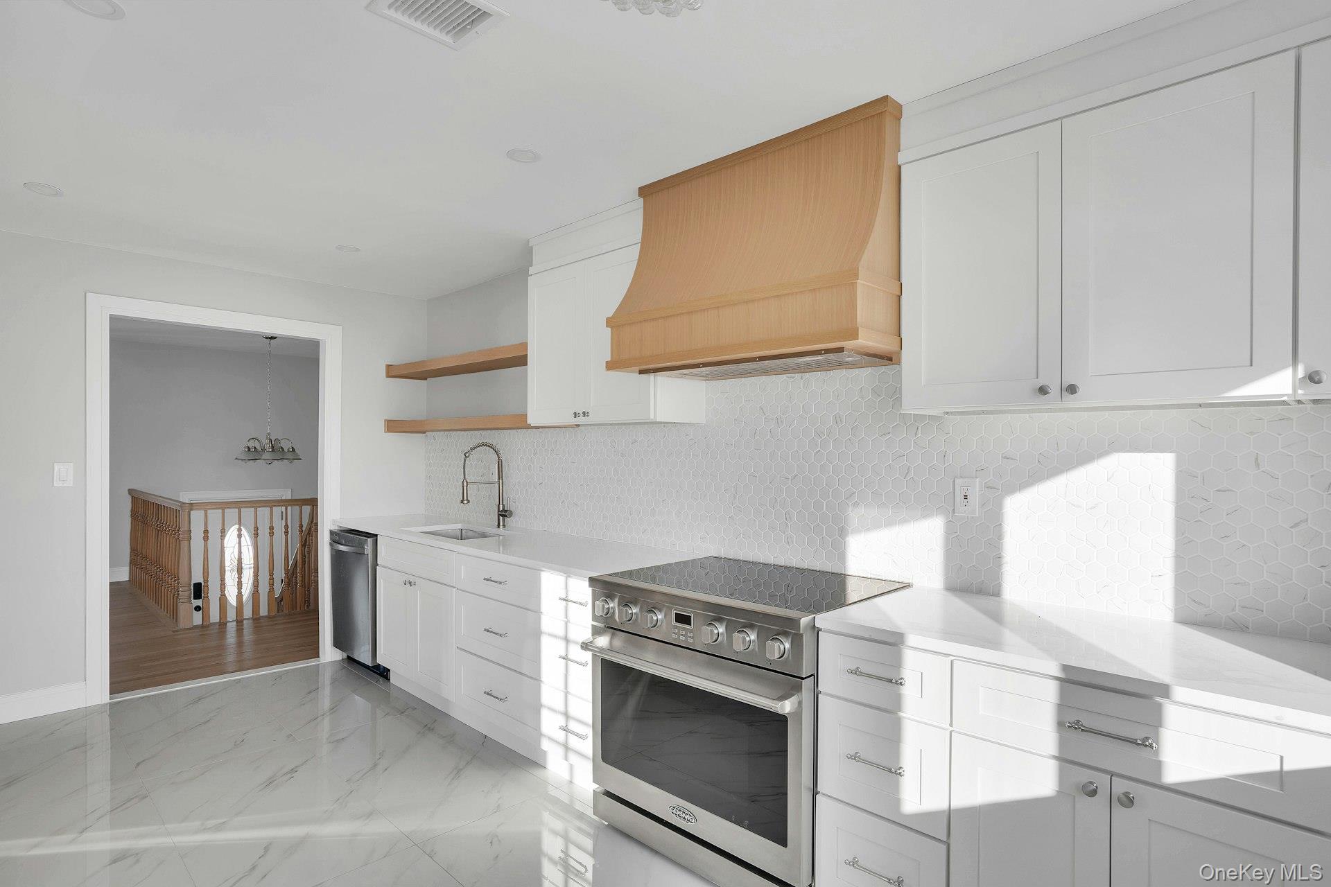 #14 photo, 89 Harvest Lane, Commack , NY 11725