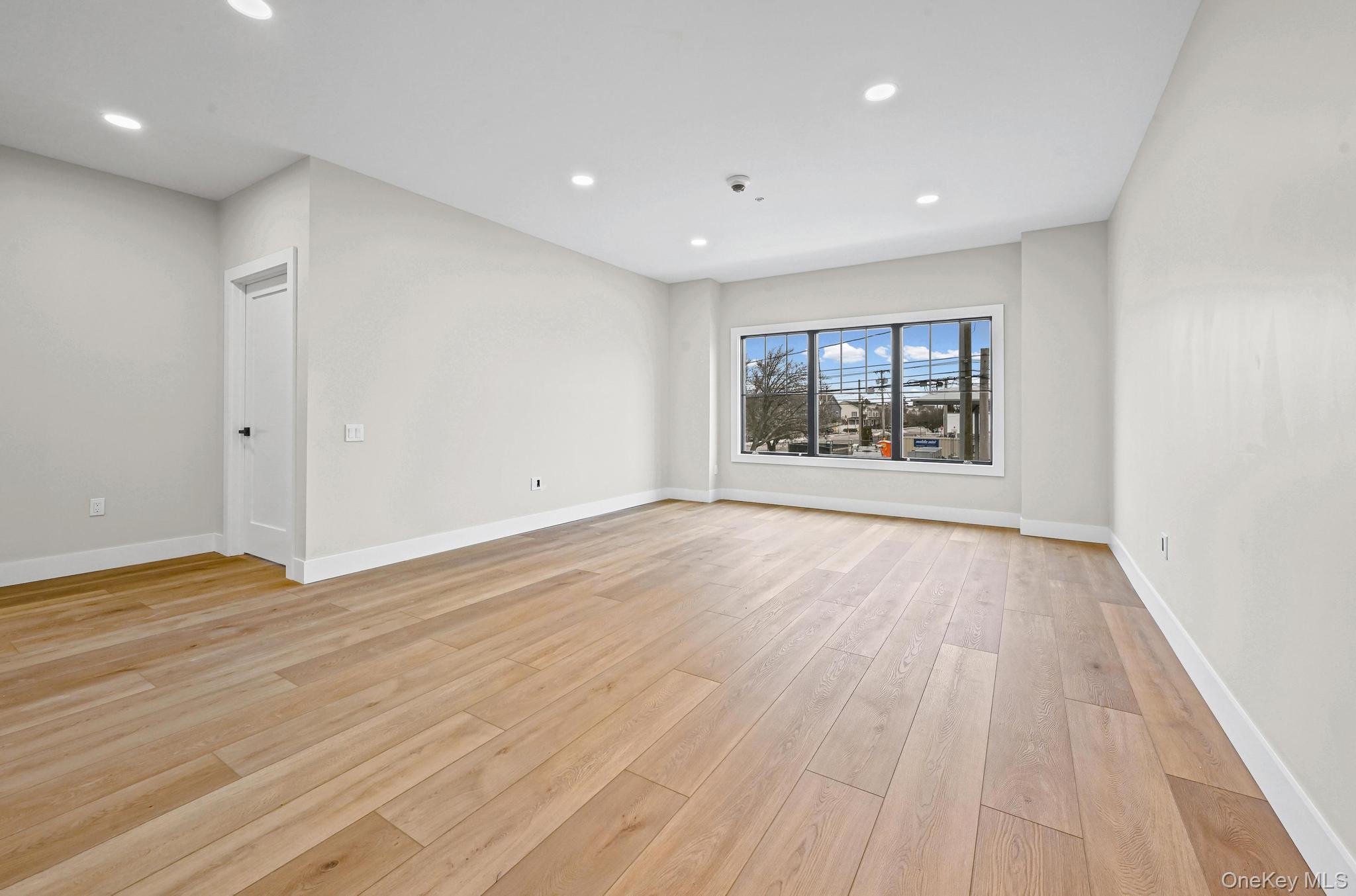 #5 photo, 80 Division Street, सफ़ोक काउंटी Patchogue , NY 11772