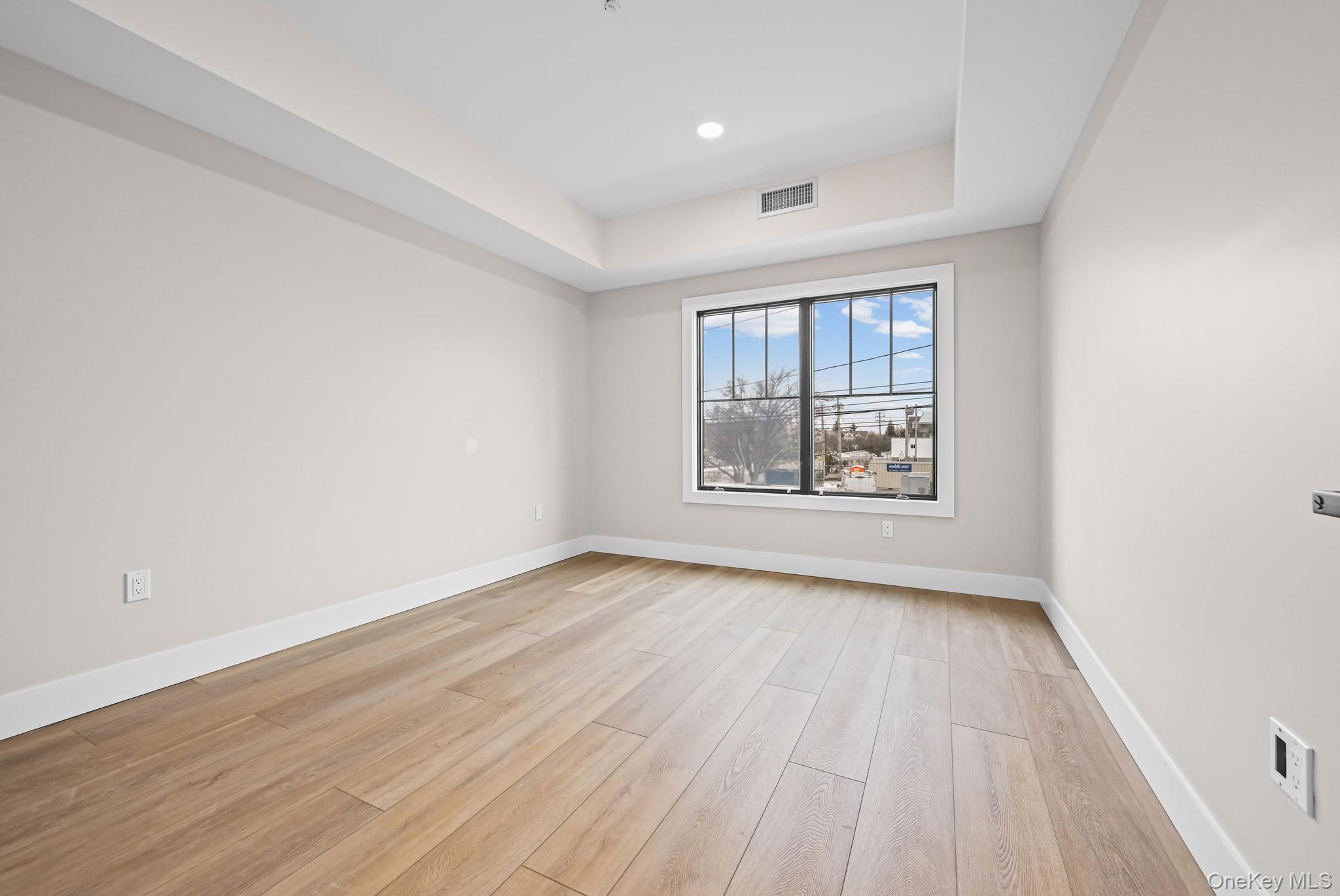 #7 photo, 80 Division Street, सफ़ोक काउंटी Patchogue , NY 11772