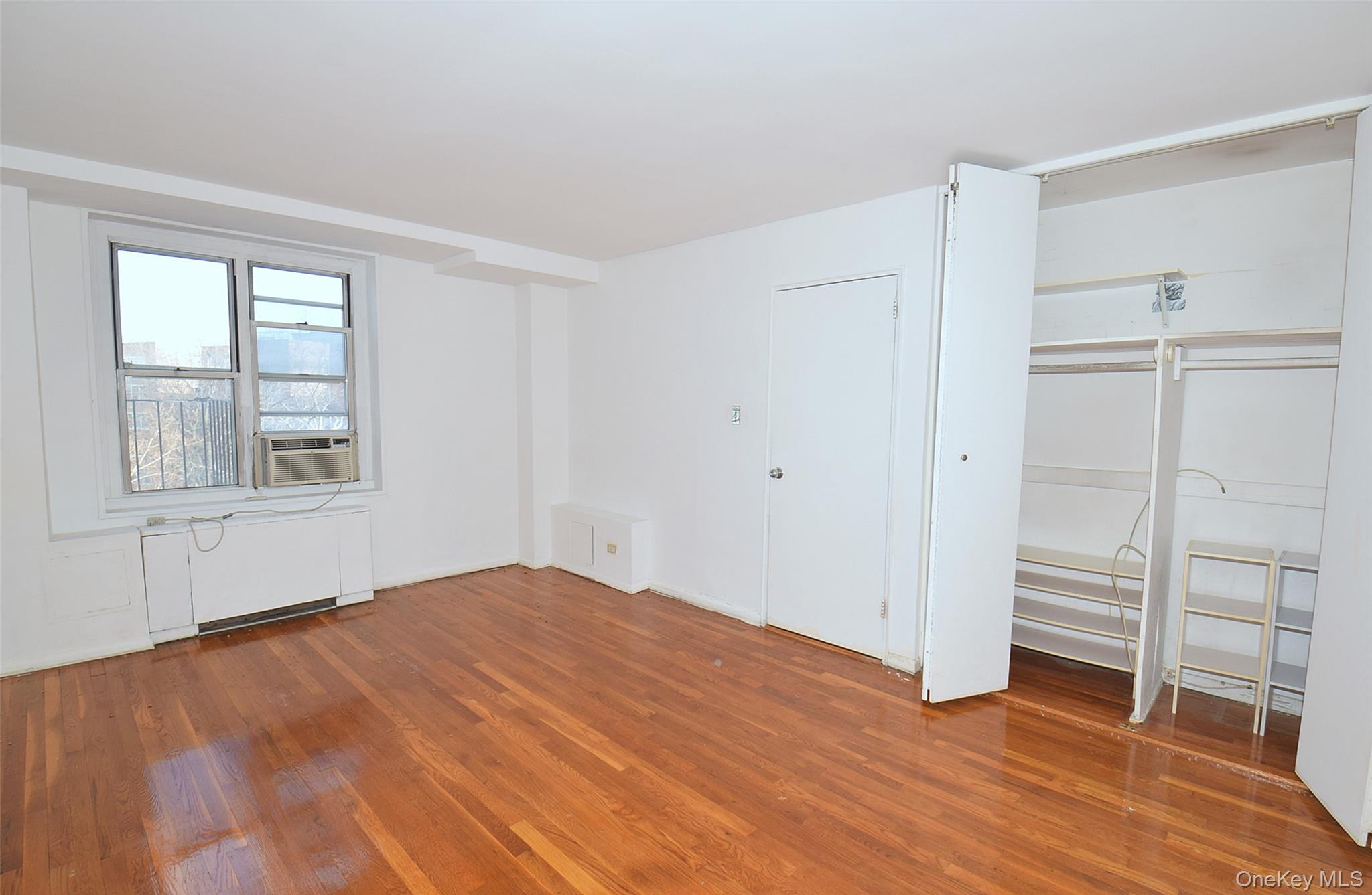 #19 photo, 211-10 18 Avenue, Bayside , NY 11360